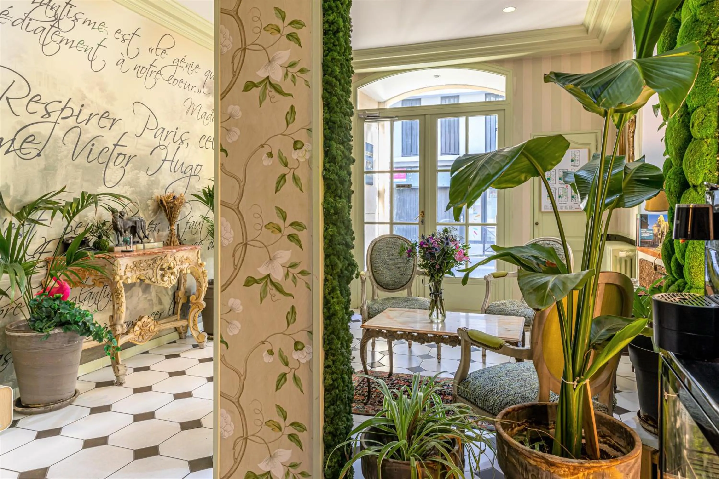 Lobby or reception in Hotel Romance Malesherbes by Patrick Hayat