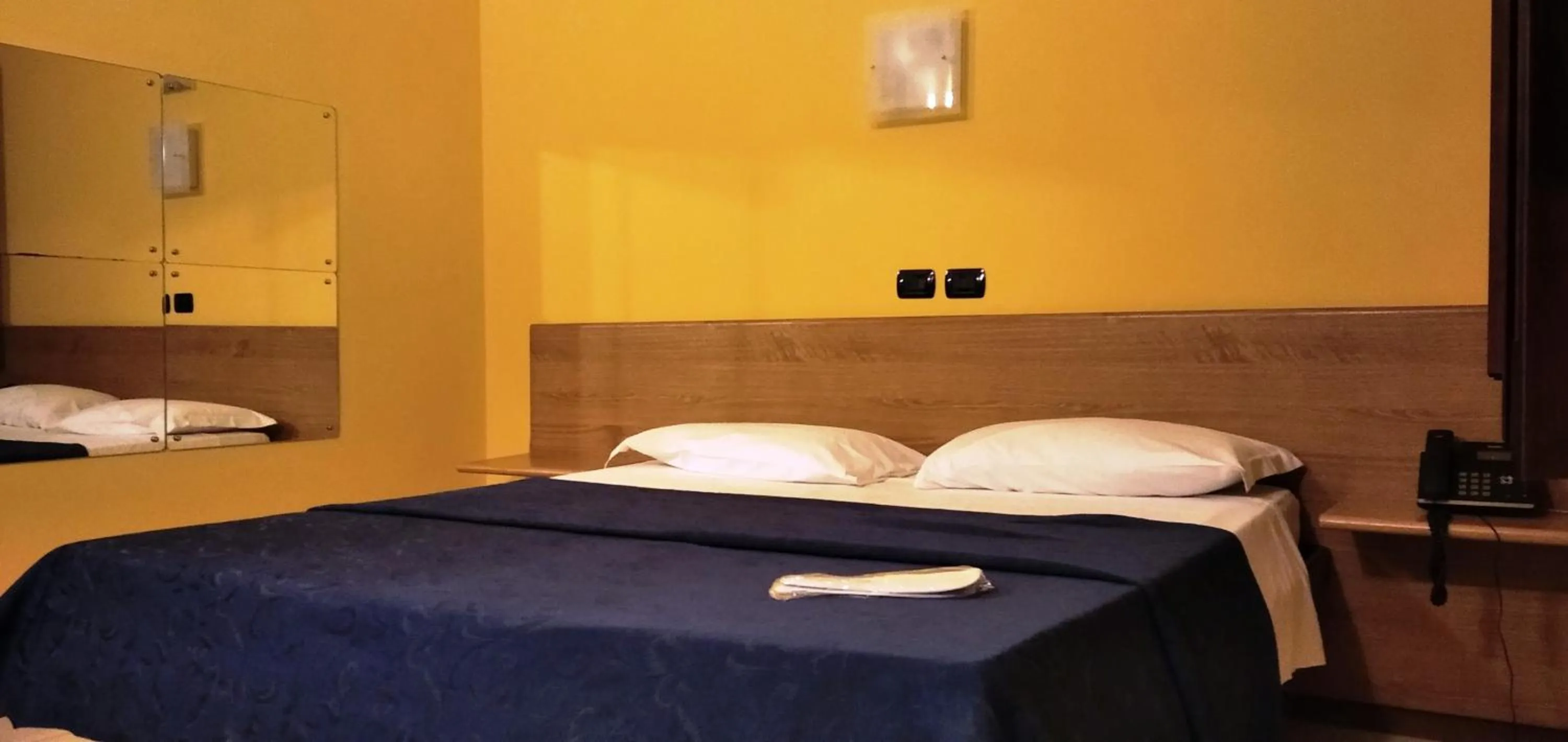 Bedroom, Bed in Hotel Motel Est