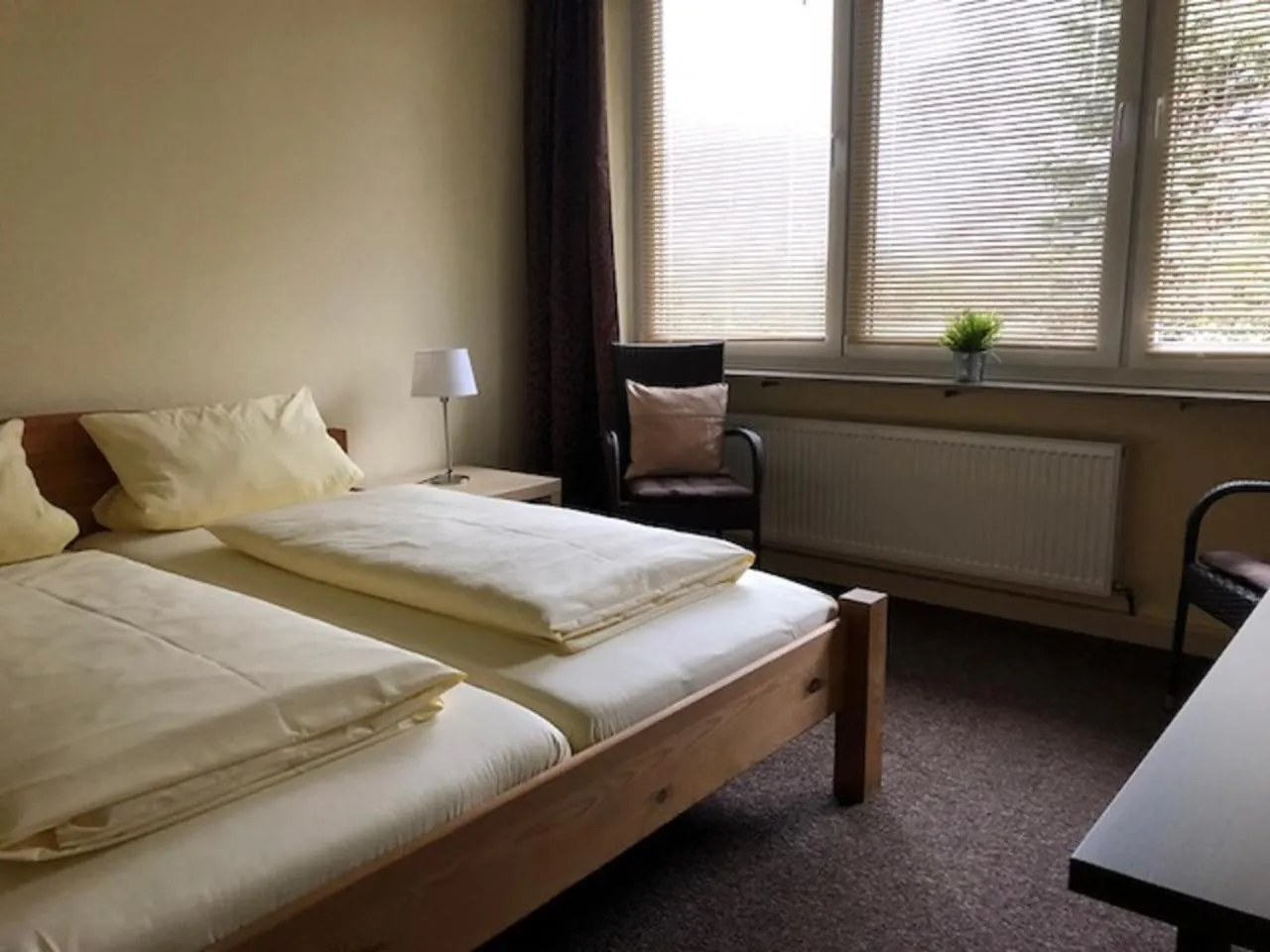 Photo of the whole room, Bed in Hotel am Siebenpfennigsknapp