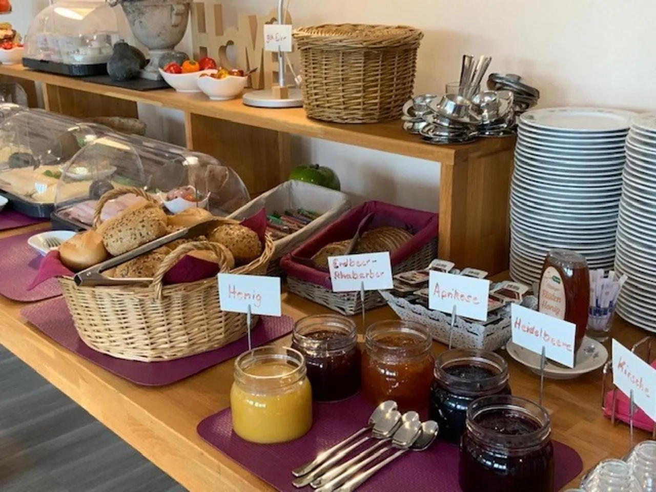 Buffet breakfast in Hotel am Siebenpfennigsknapp