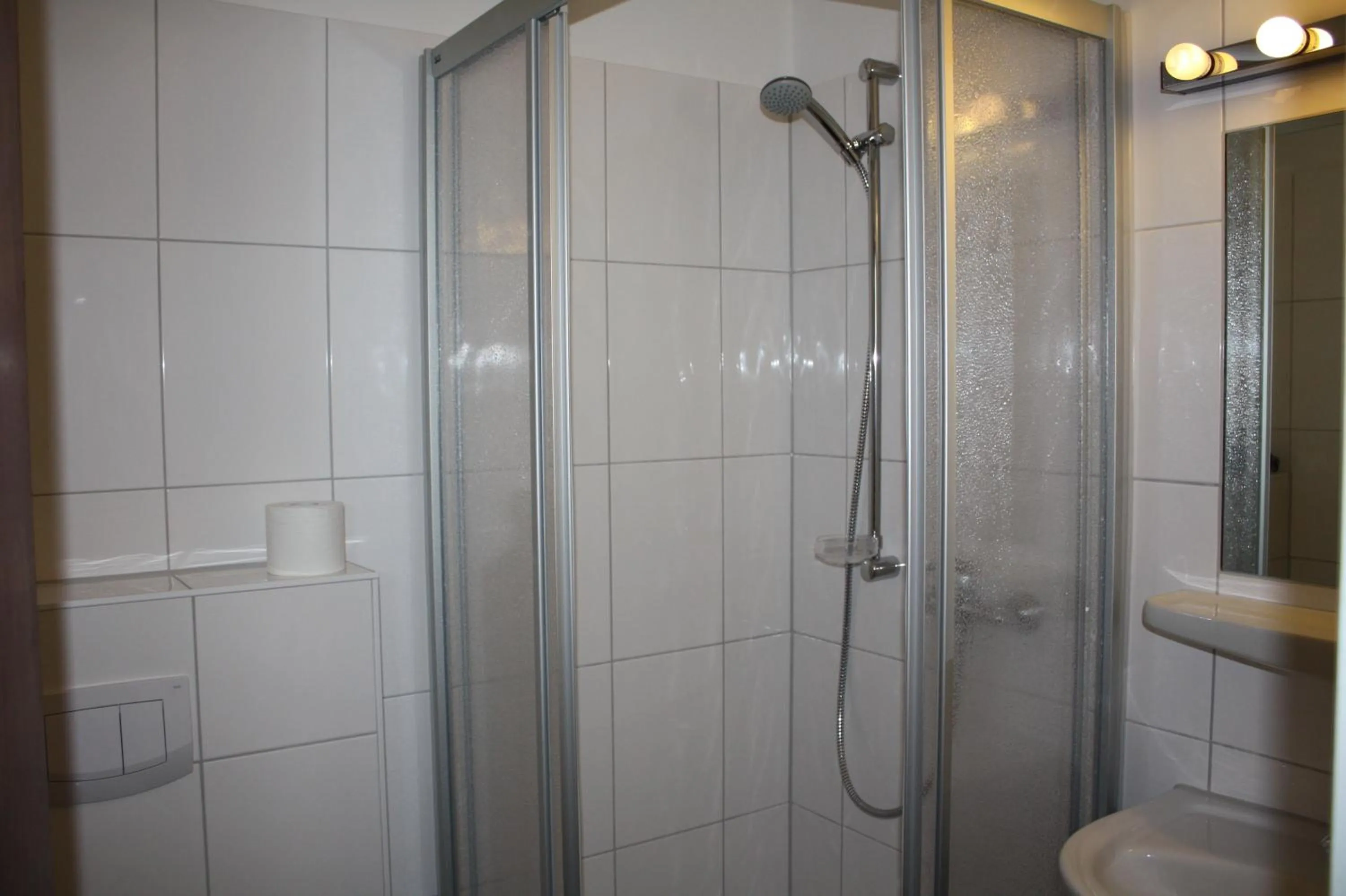 Bathroom in Hotel am Siebenpfennigsknapp