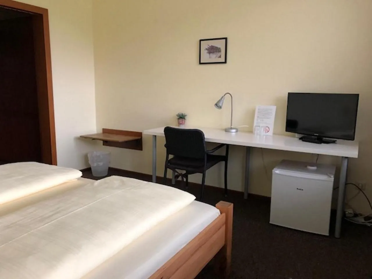 Photo of the whole room, Bed in Hotel am Siebenpfennigsknapp