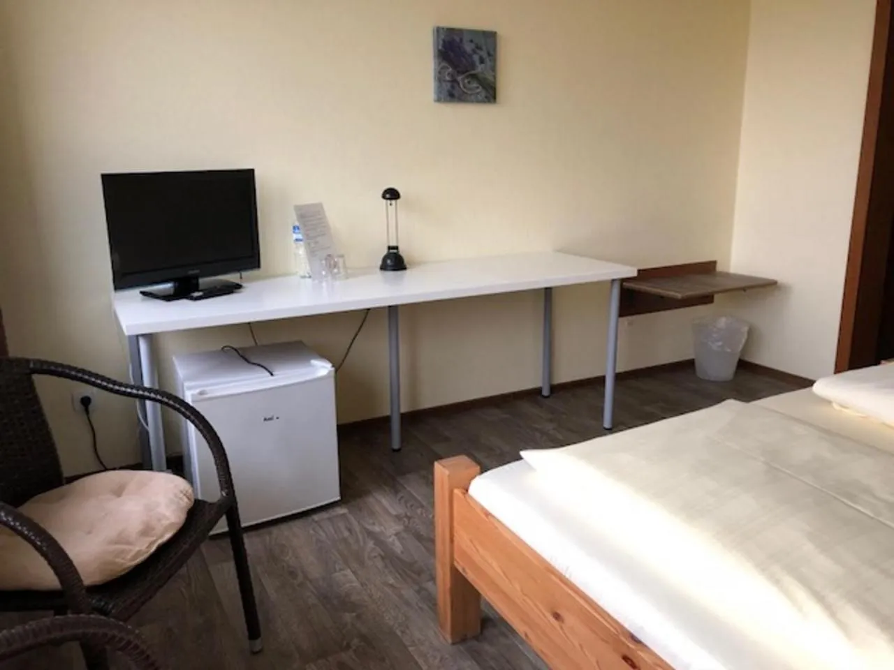 Photo of the whole room, Bed in Hotel am Siebenpfennigsknapp