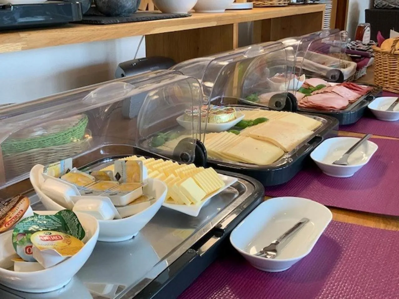 Buffet breakfast in Hotel am Siebenpfennigsknapp