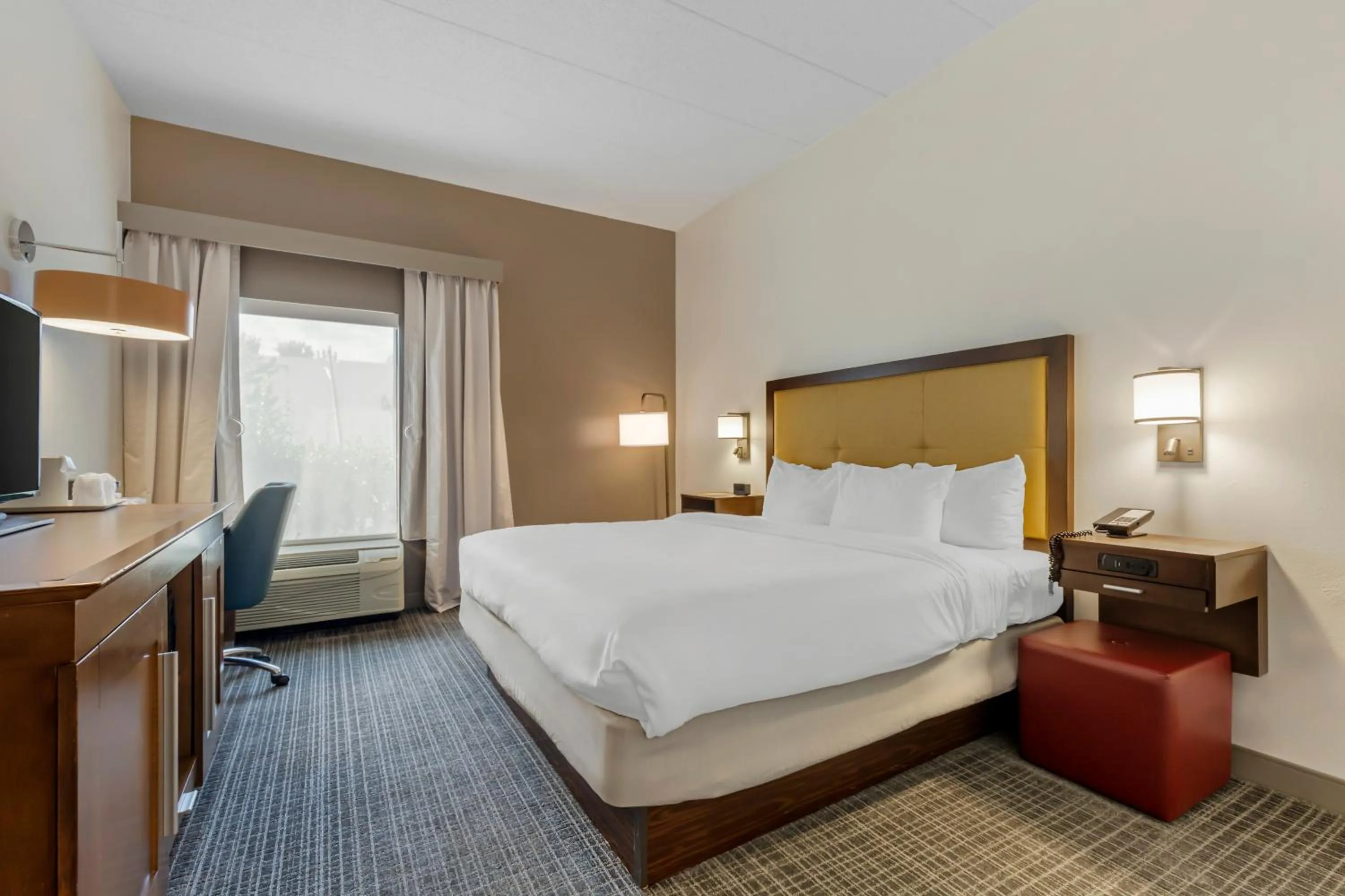 Bed in Comfort Inn Laurel - Fort Meade