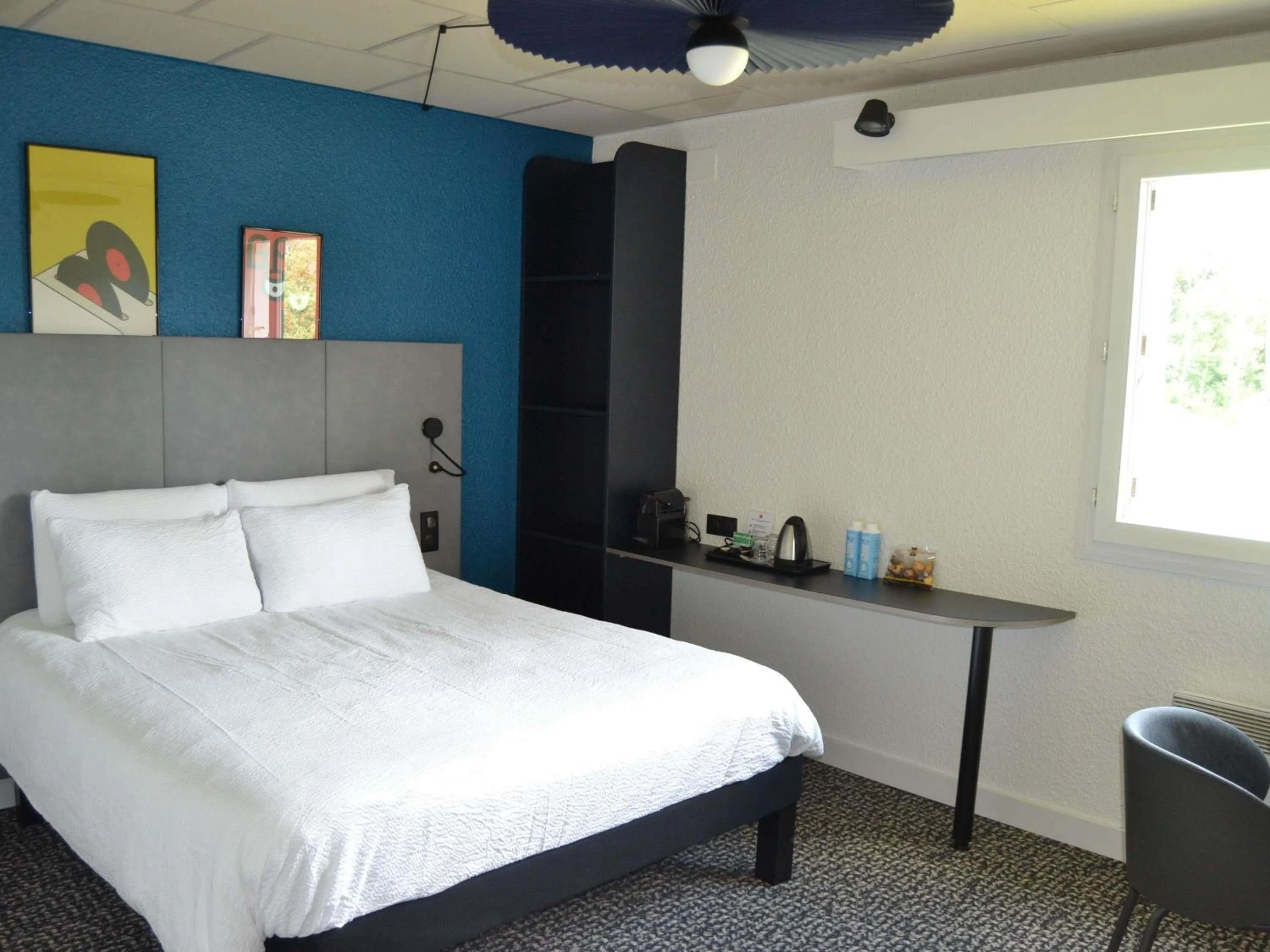 Bedroom, Bed in ibis Egletons