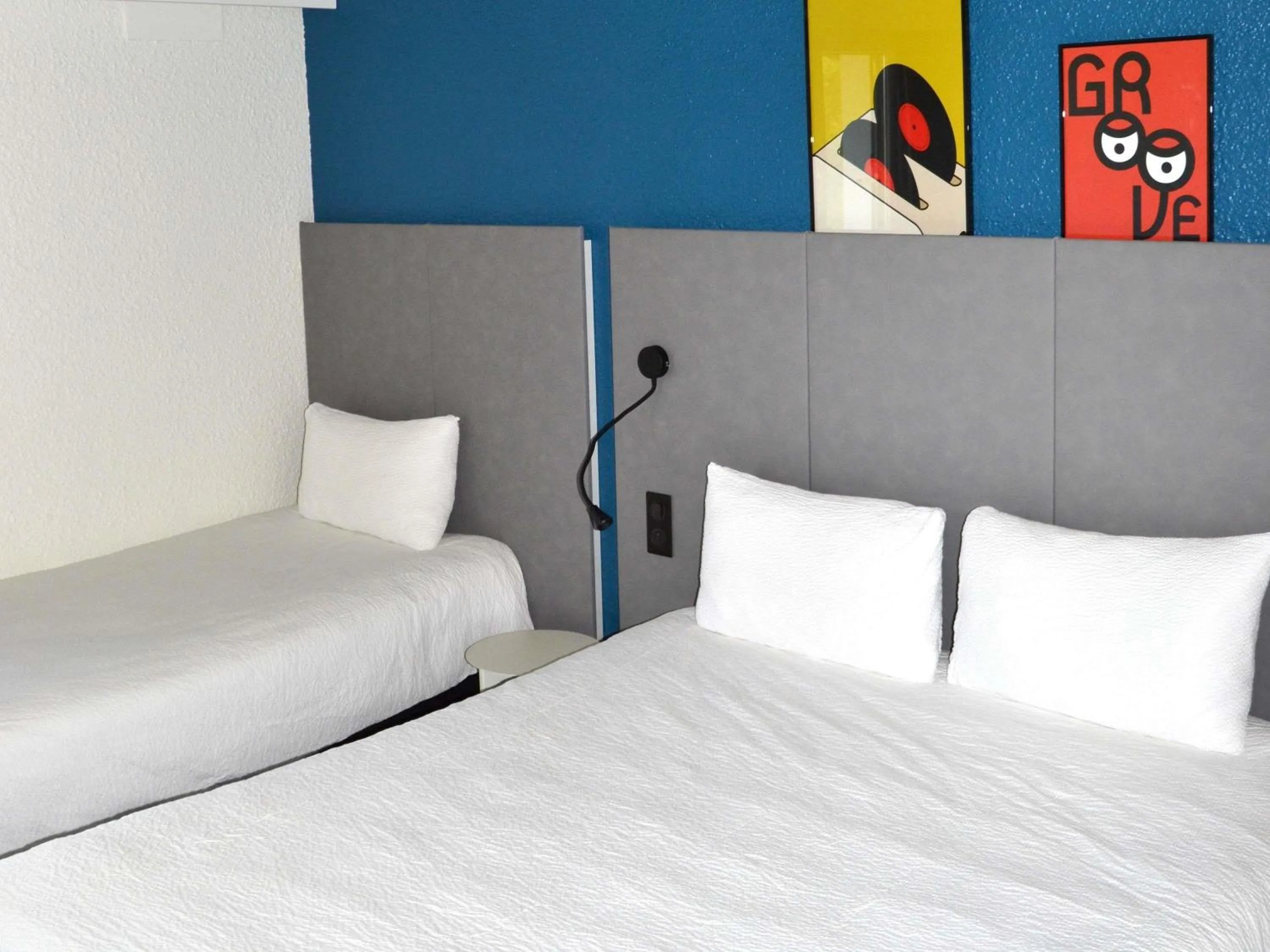 Bedroom, Bed in ibis Egletons