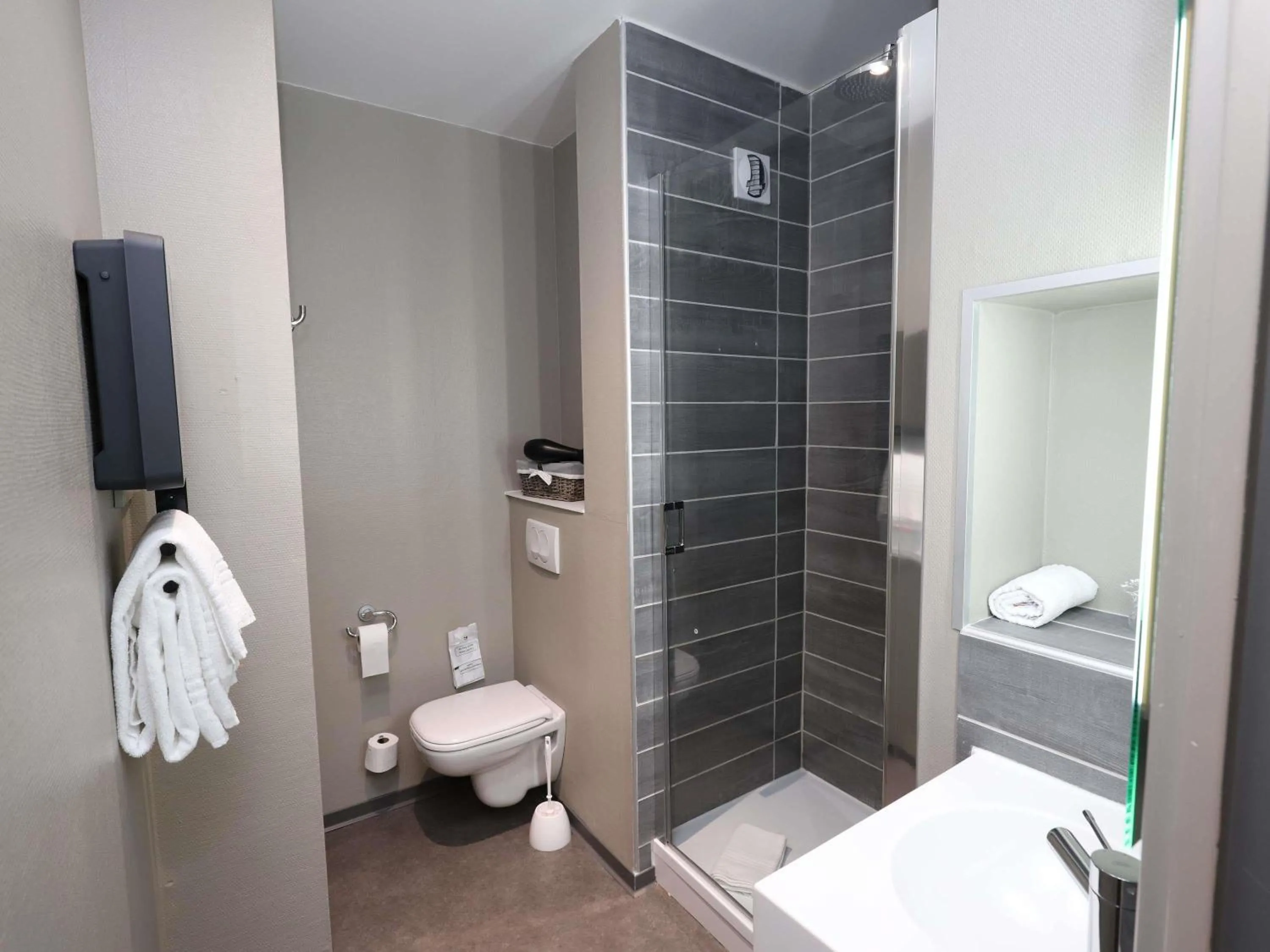 Bedroom in ibis Egletons