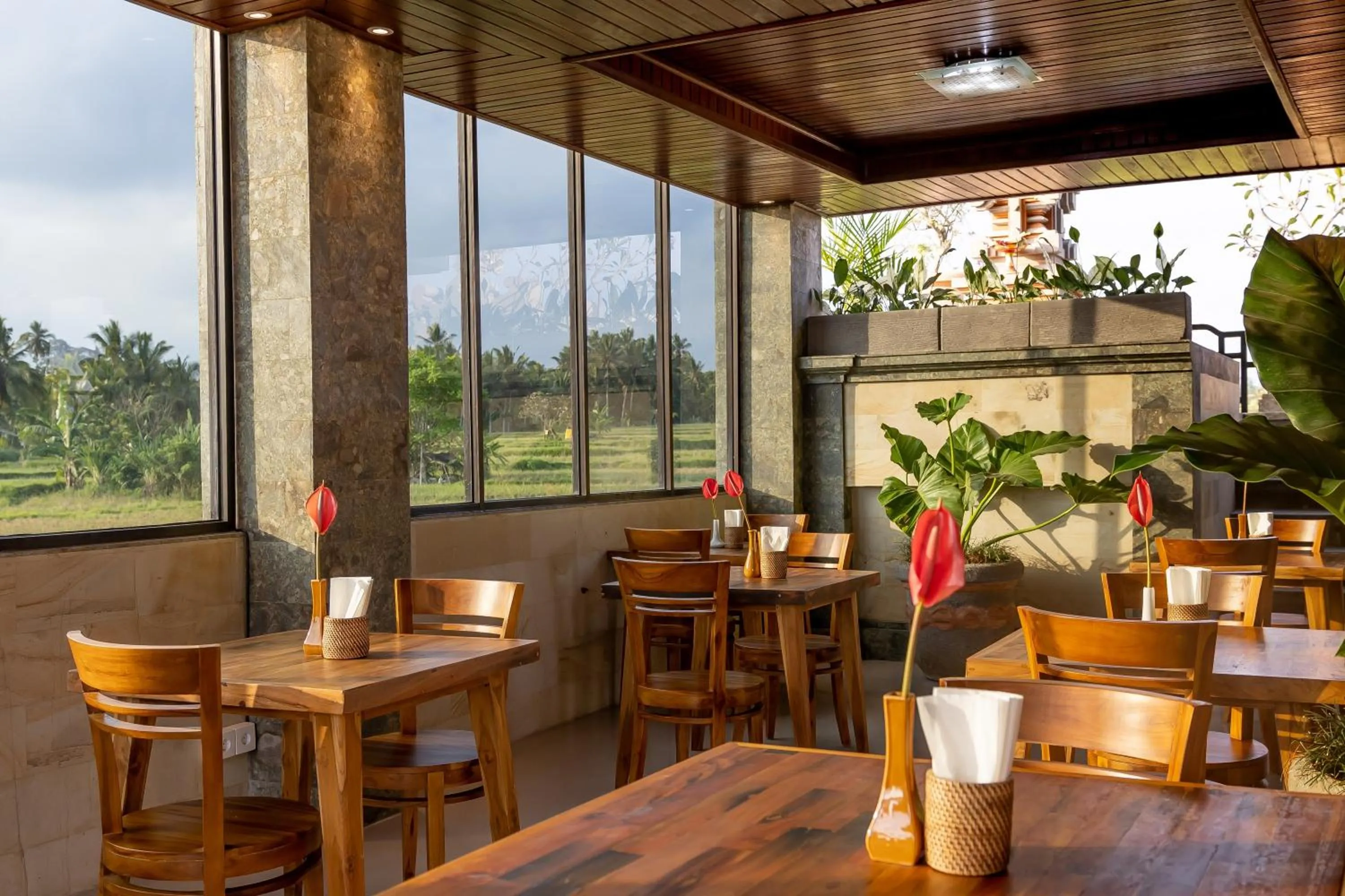 Restaurant/places to eat in Juwuk Manis