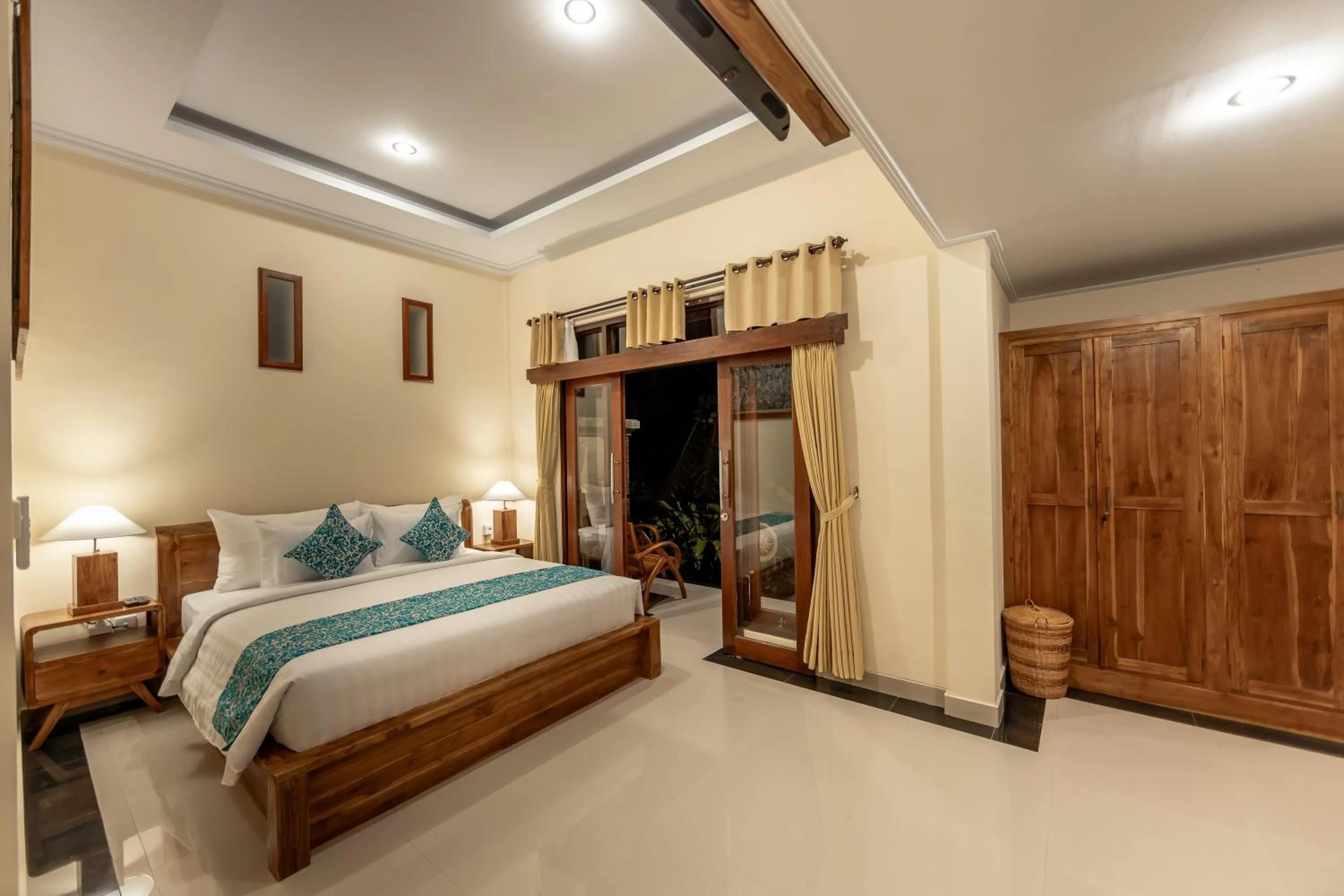 Bedroom, Bed in Juwuk Manis