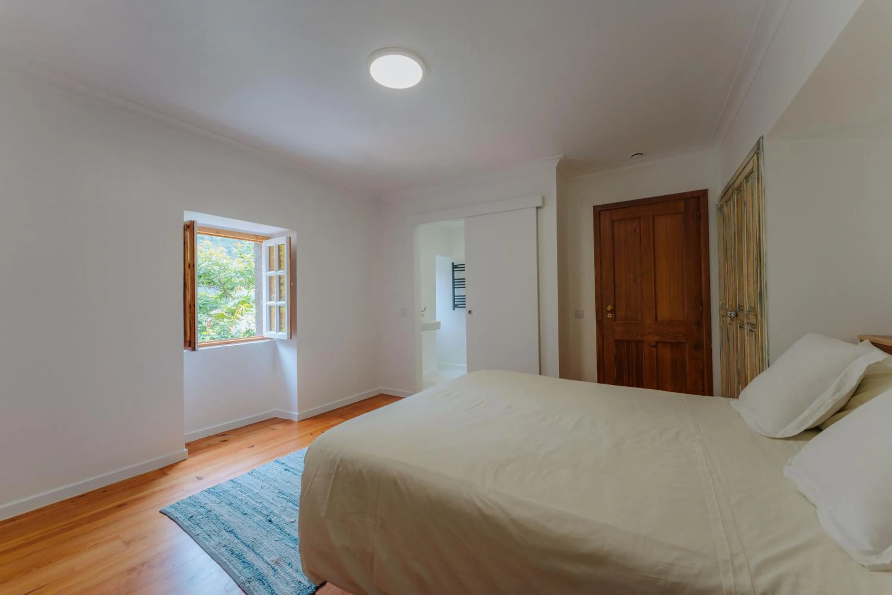 Bed in Madeira Surf Lodge