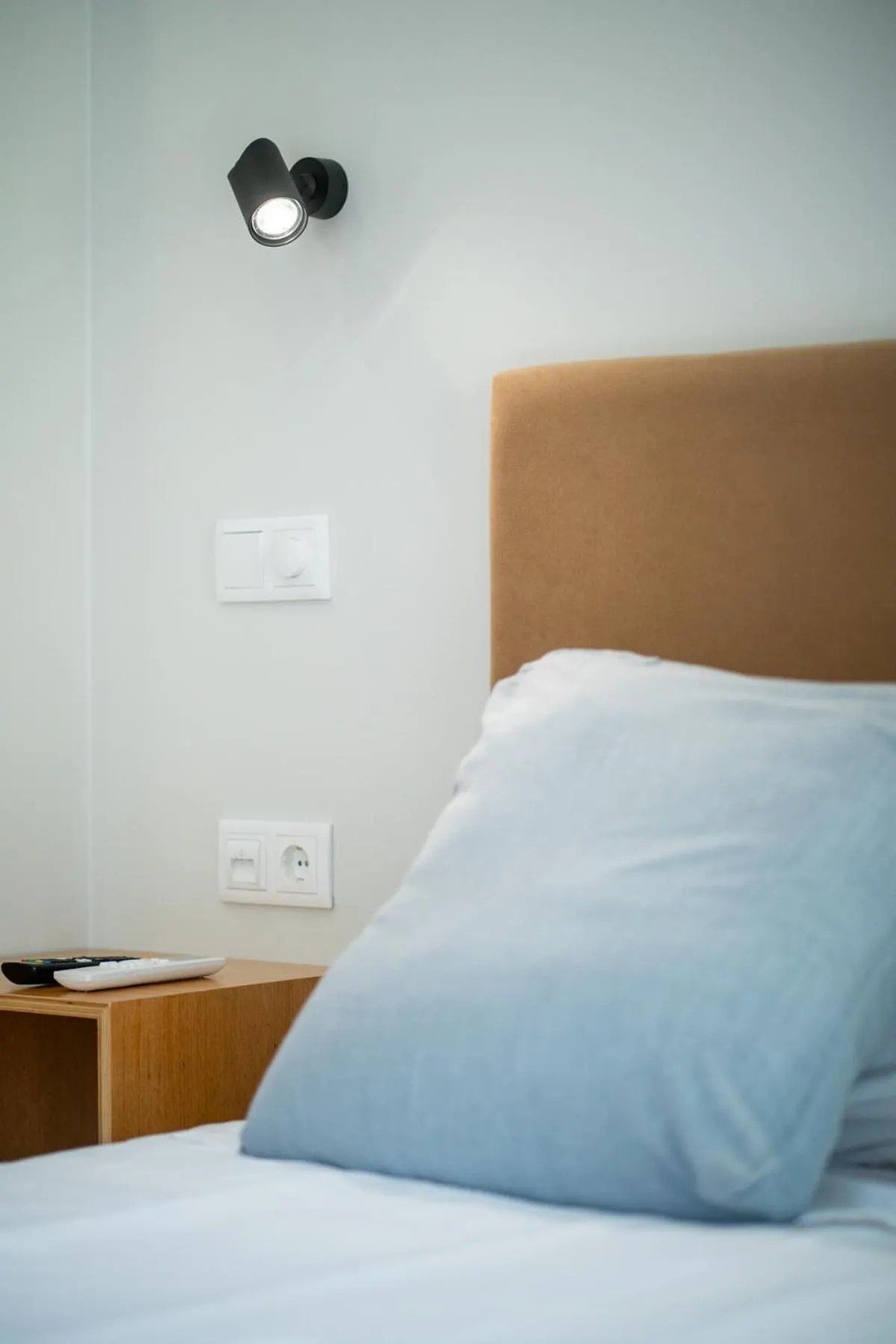 Photo of the whole room, Bed in Madeira Surf Lodge