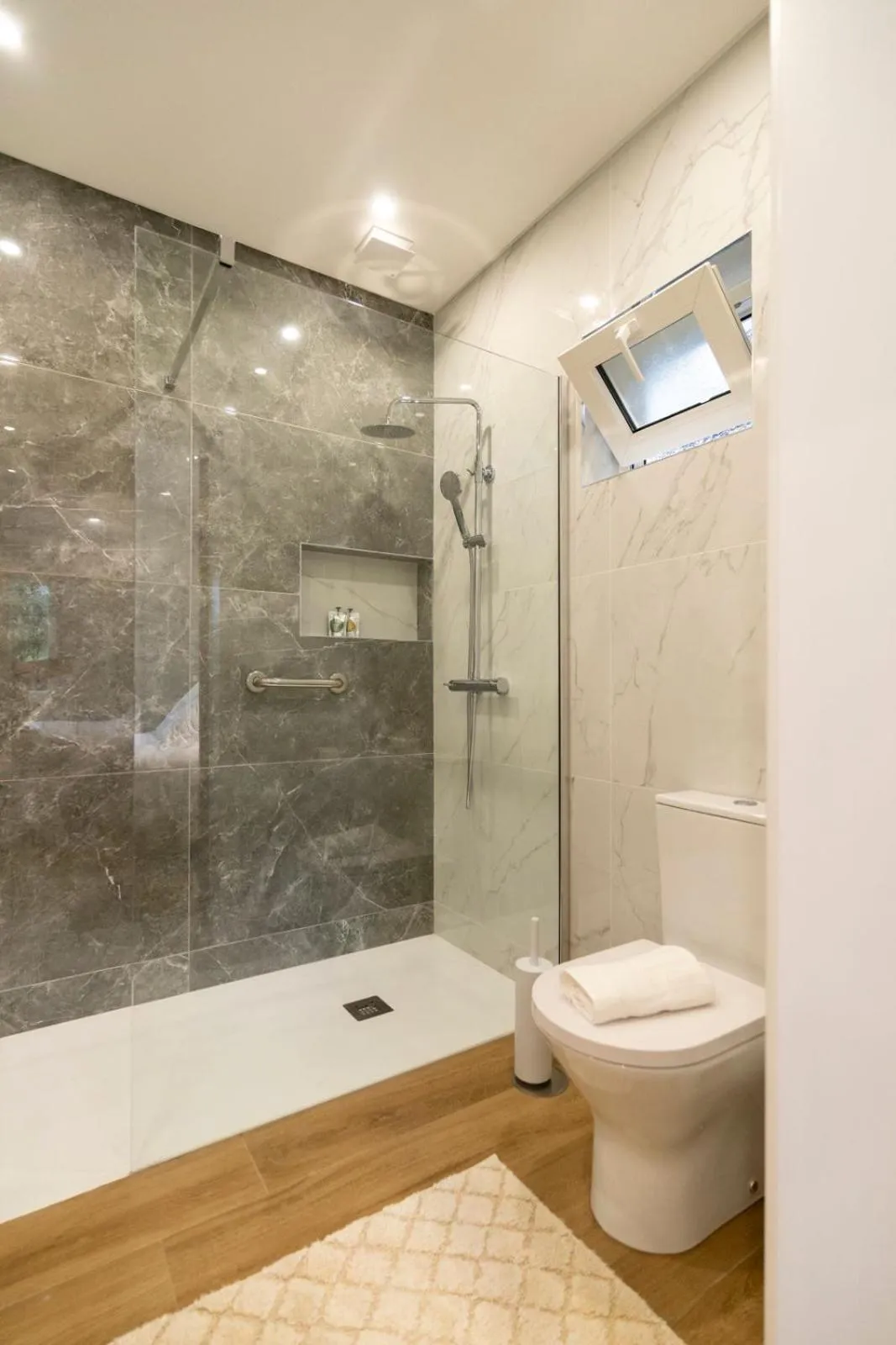 Shower in Madeira Surf Lodge