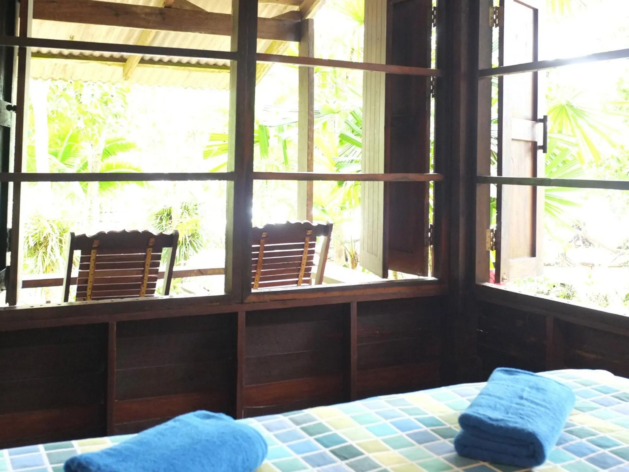 Bed in Bonhomie Beach Cottage