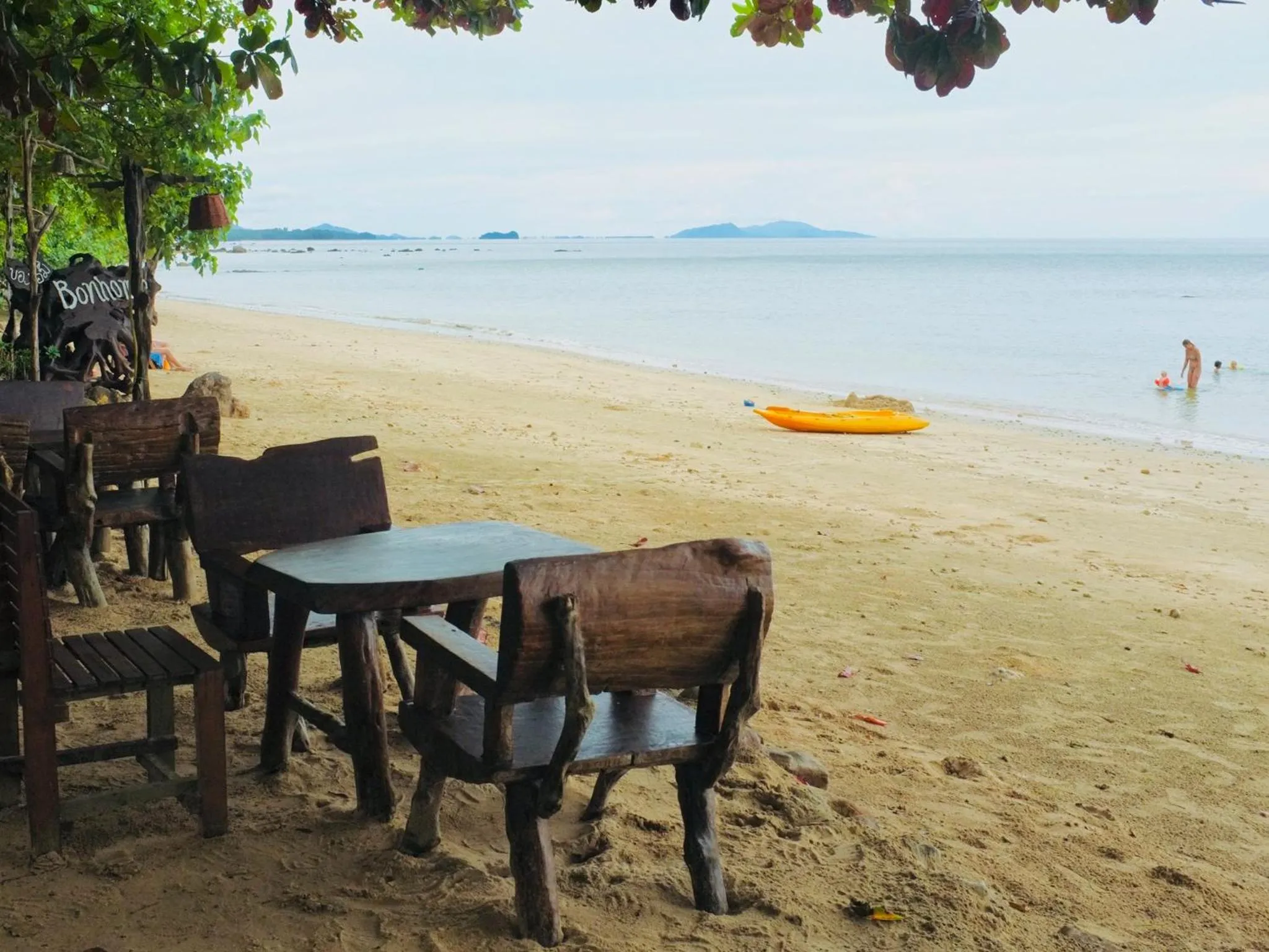 Restaurant/places to eat in Bonhomie Beach Cottage