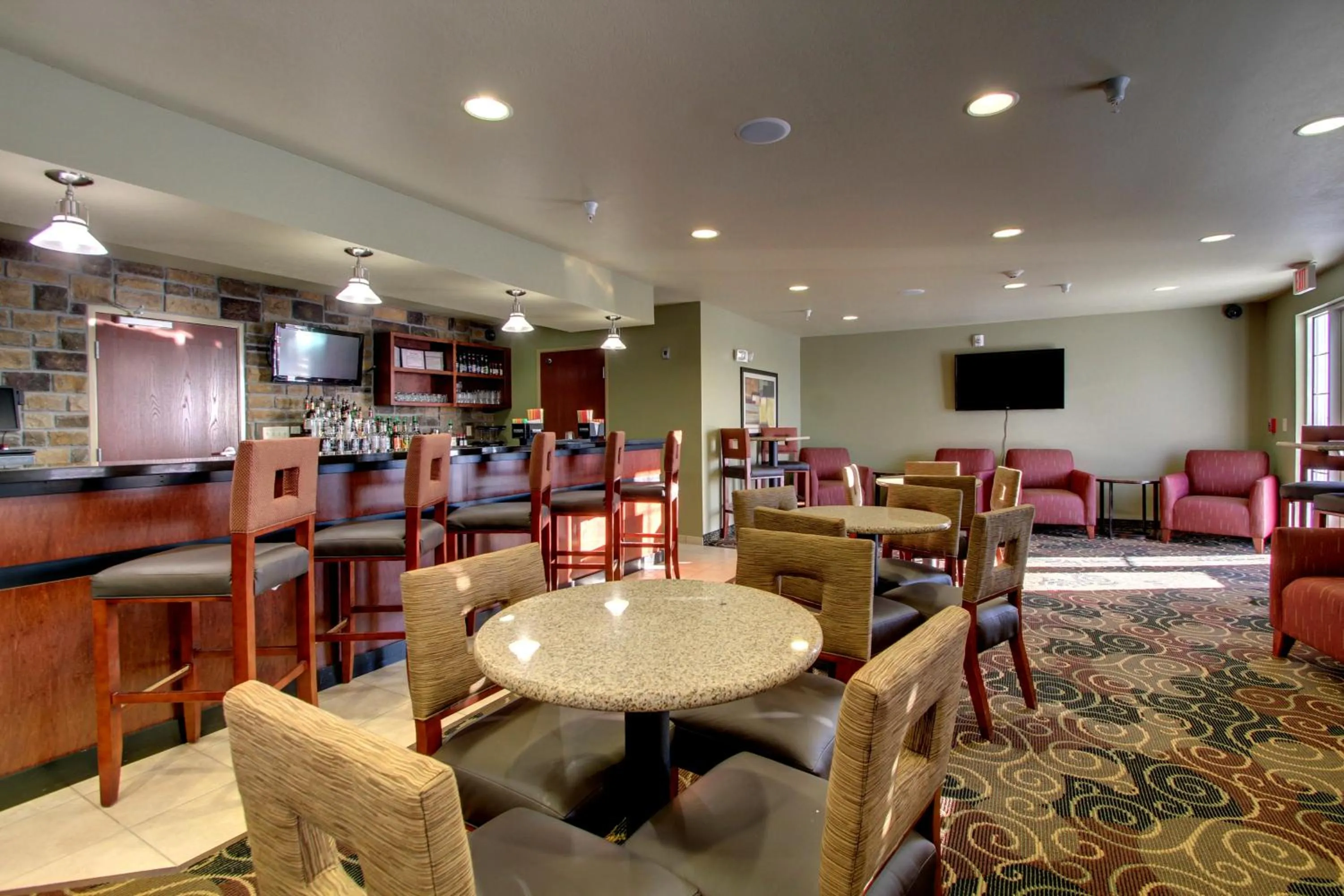 Lounge or bar in Cobblestone Inn & Suites - Bottineau