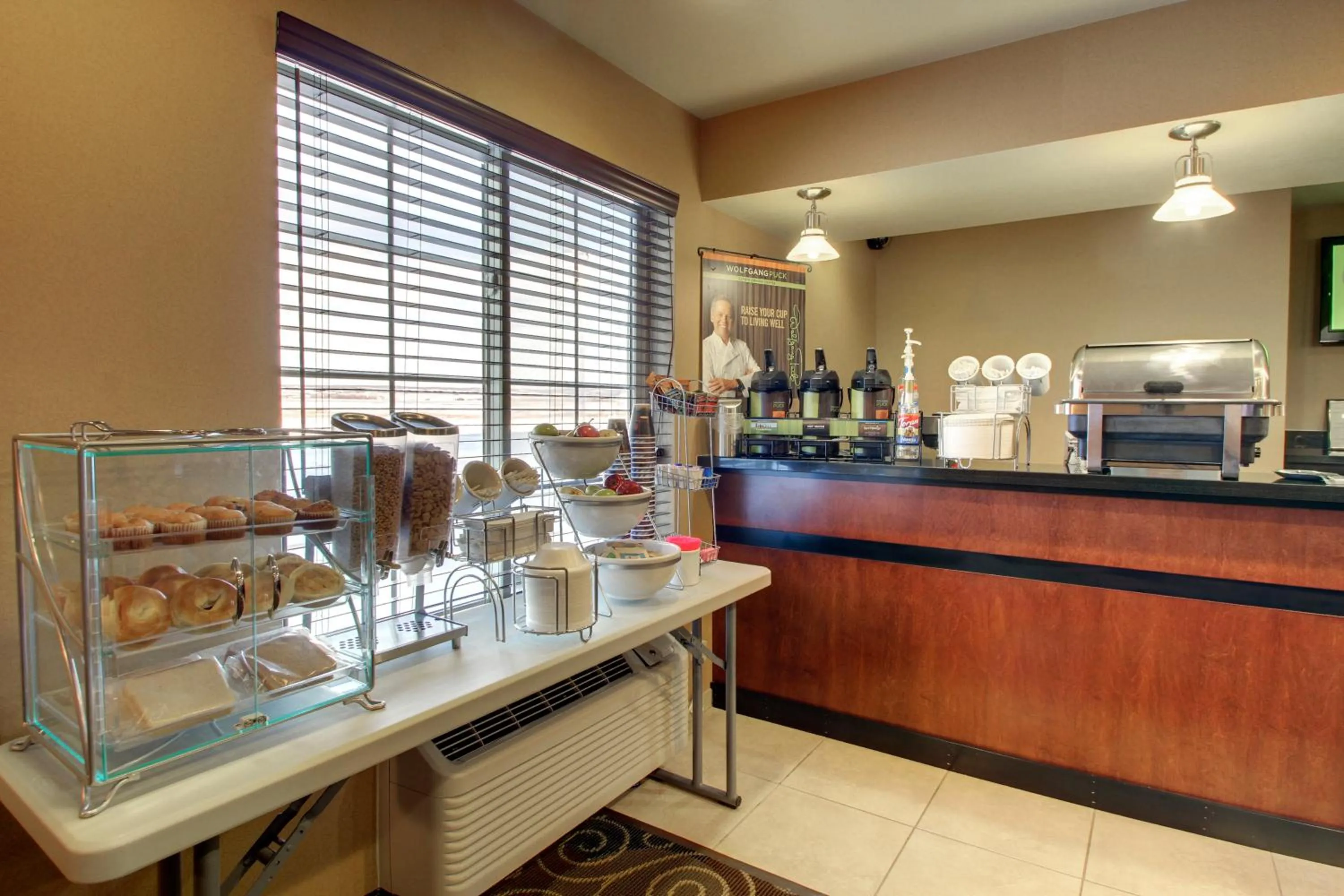Breakfast in Cobblestone Inn & Suites - Bottineau