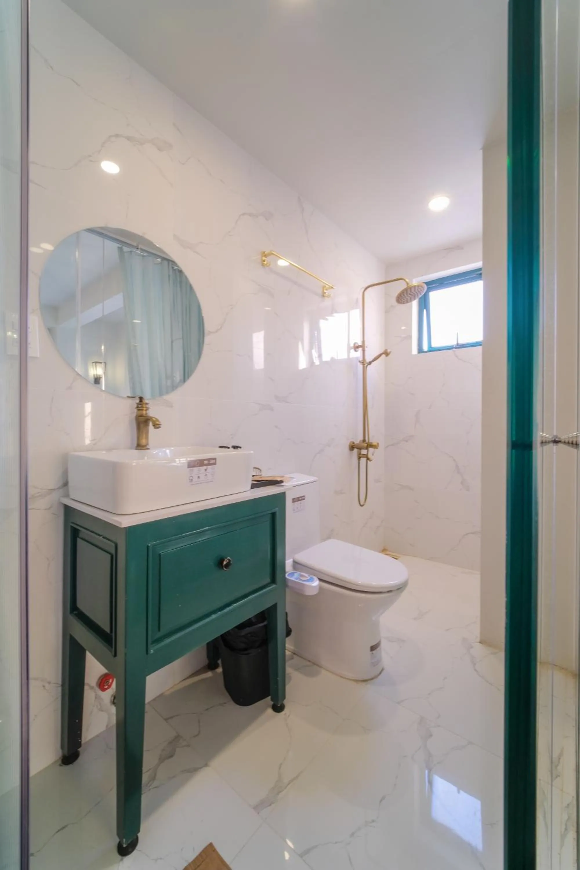 Shower in Lacasa May