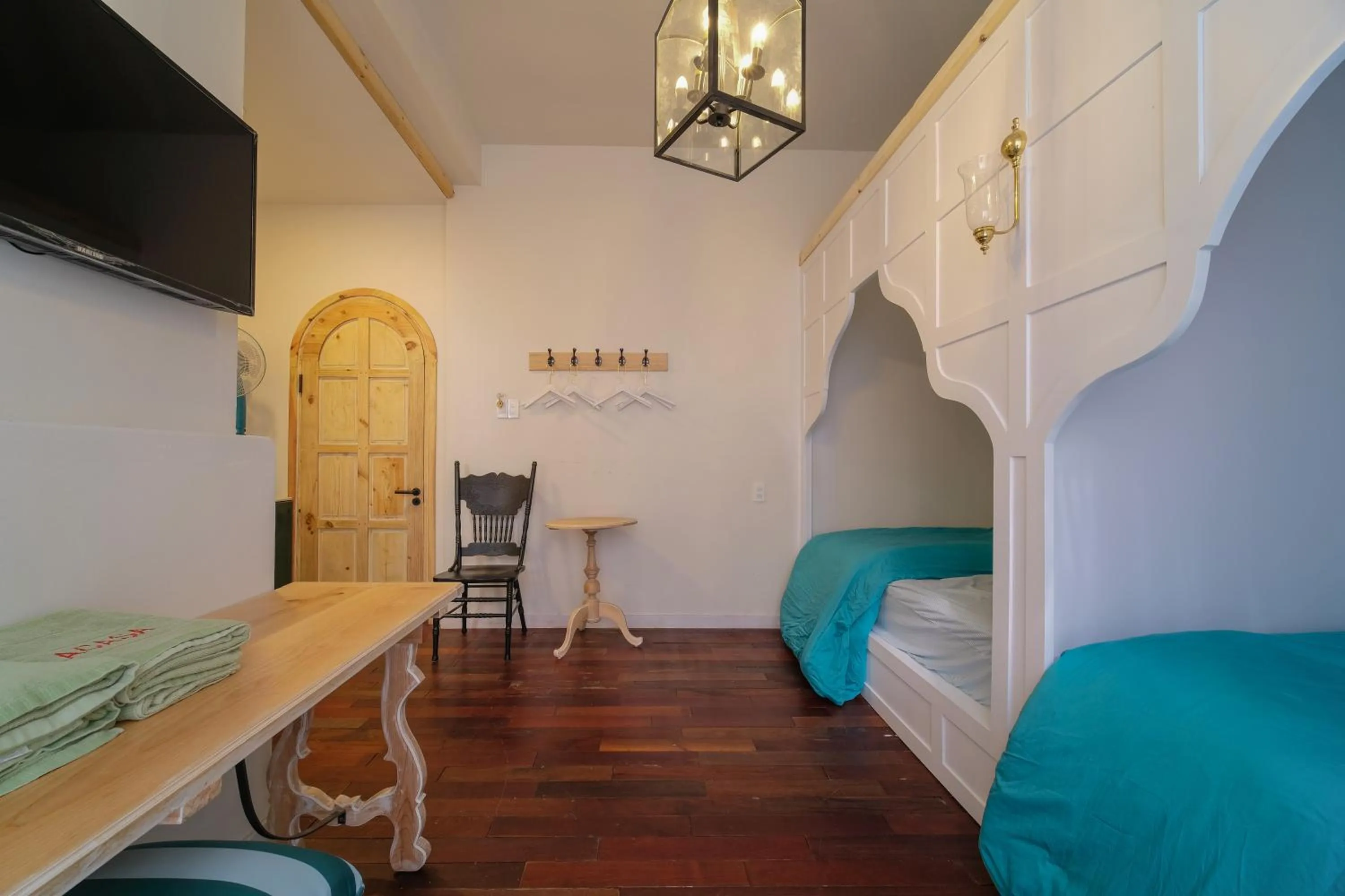 Communal lounge/ TV room, Bed in Lacasa May