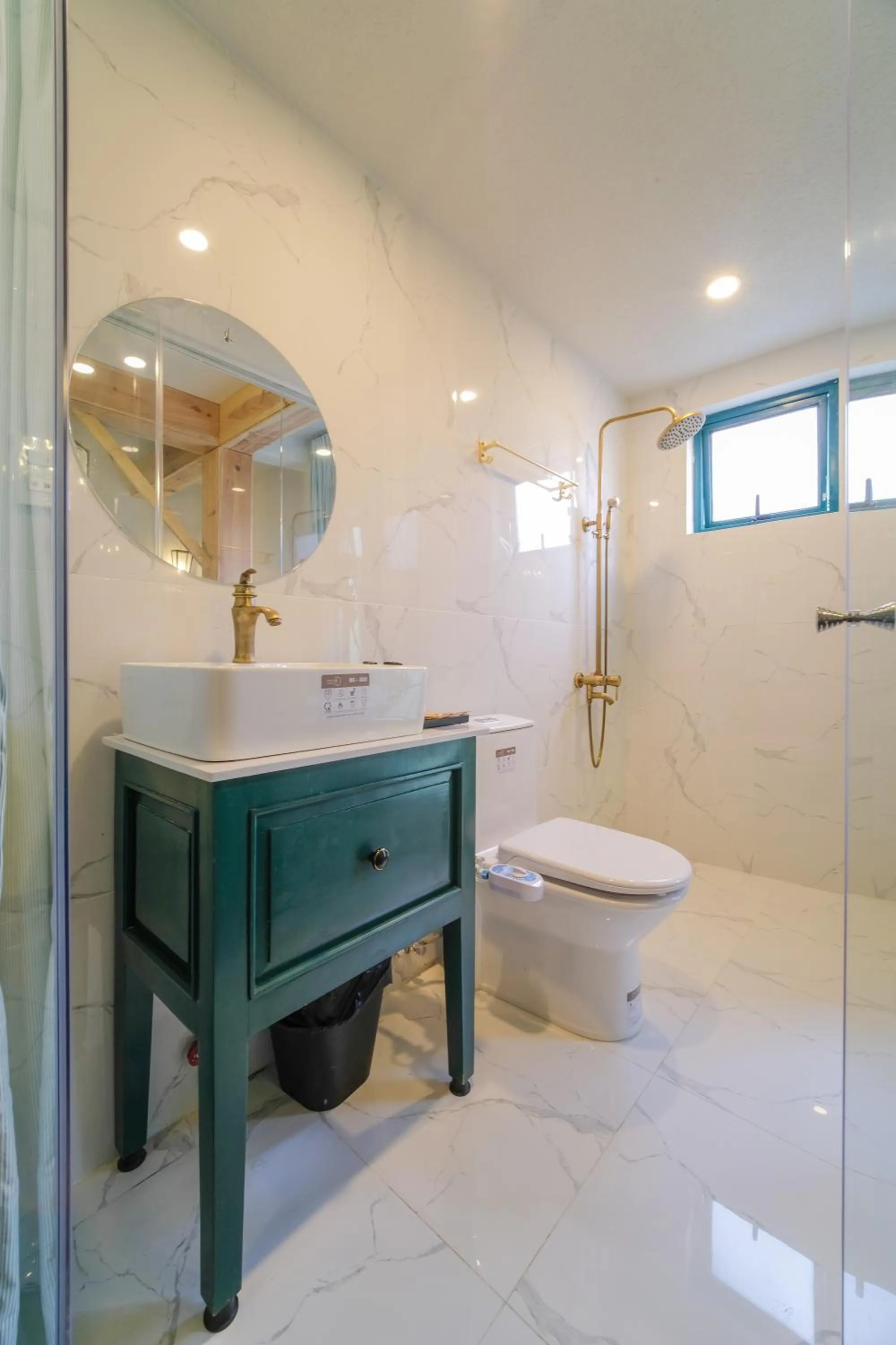 Toilet in Lacasa May