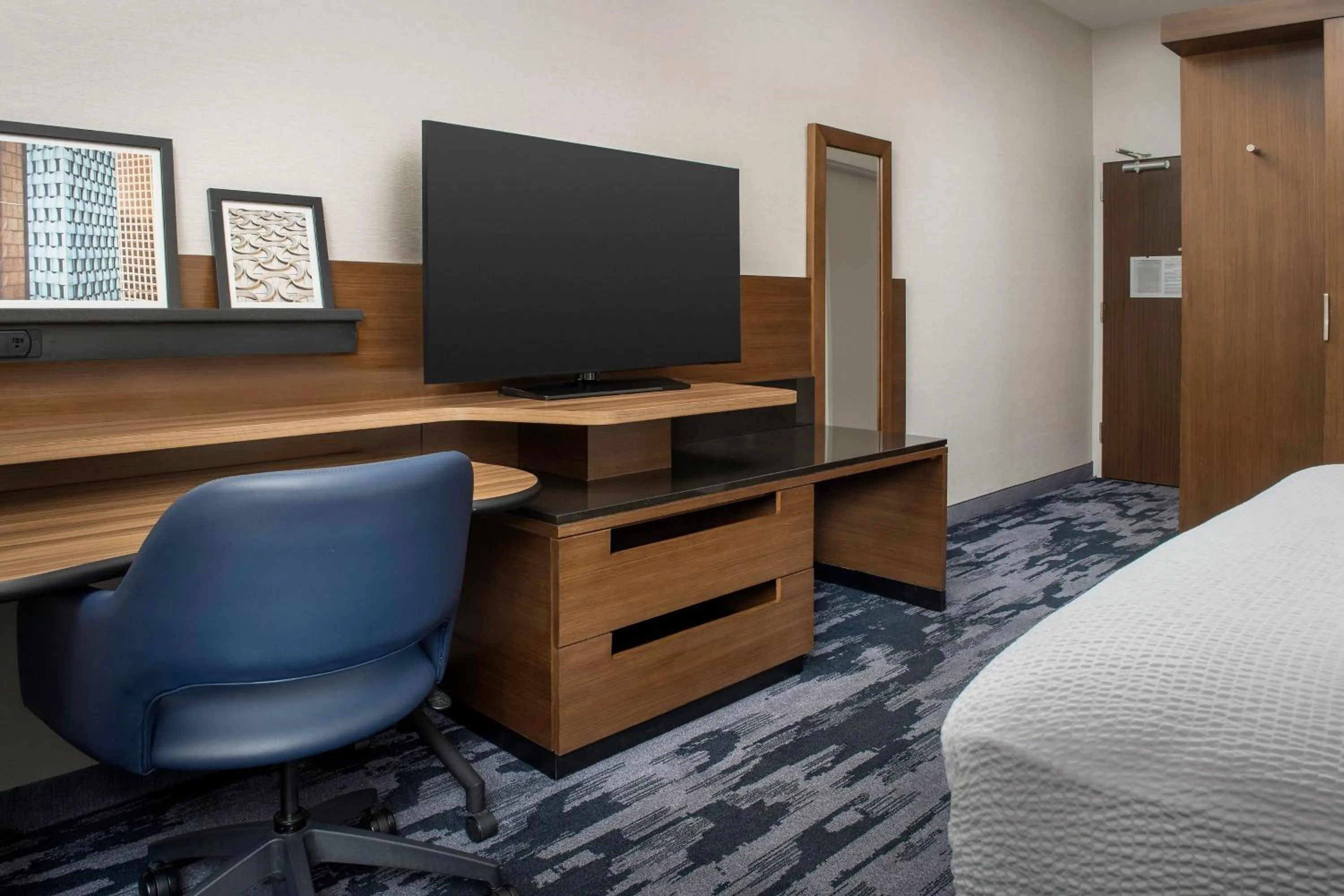 Photo of the whole room, Bed in Fairfield Inn & Suites by Marriott Ithaca