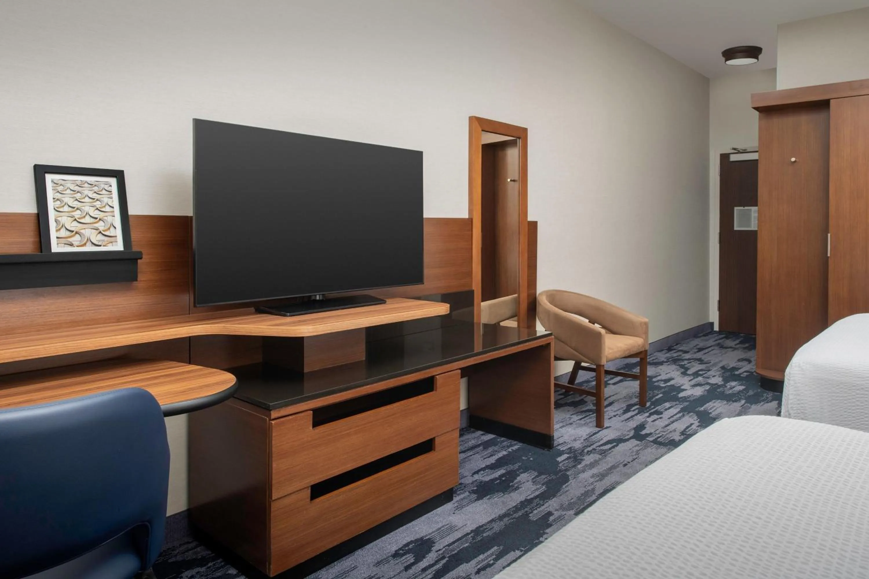 Photo of the whole room, Bed in Fairfield Inn & Suites by Marriott Ithaca