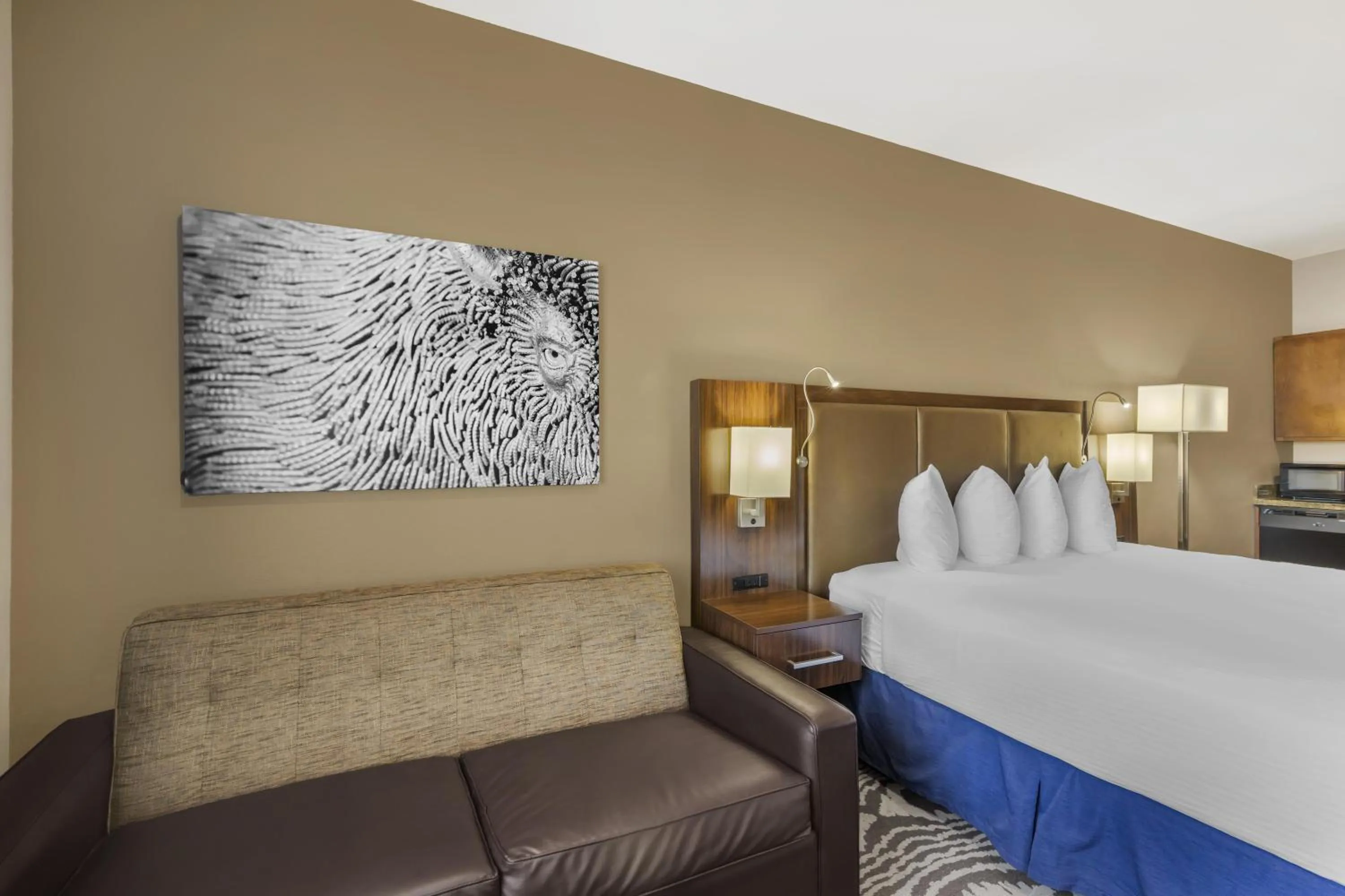 Bedroom, Bed in Best Western Plus Williston Hotel & Suites