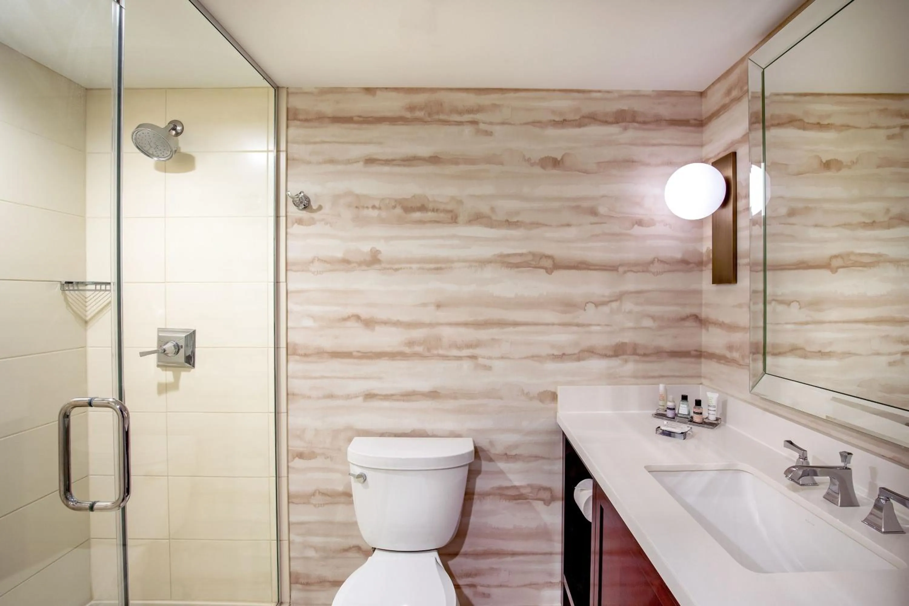 Bathroom in Peoria Marriott Pere Marquette