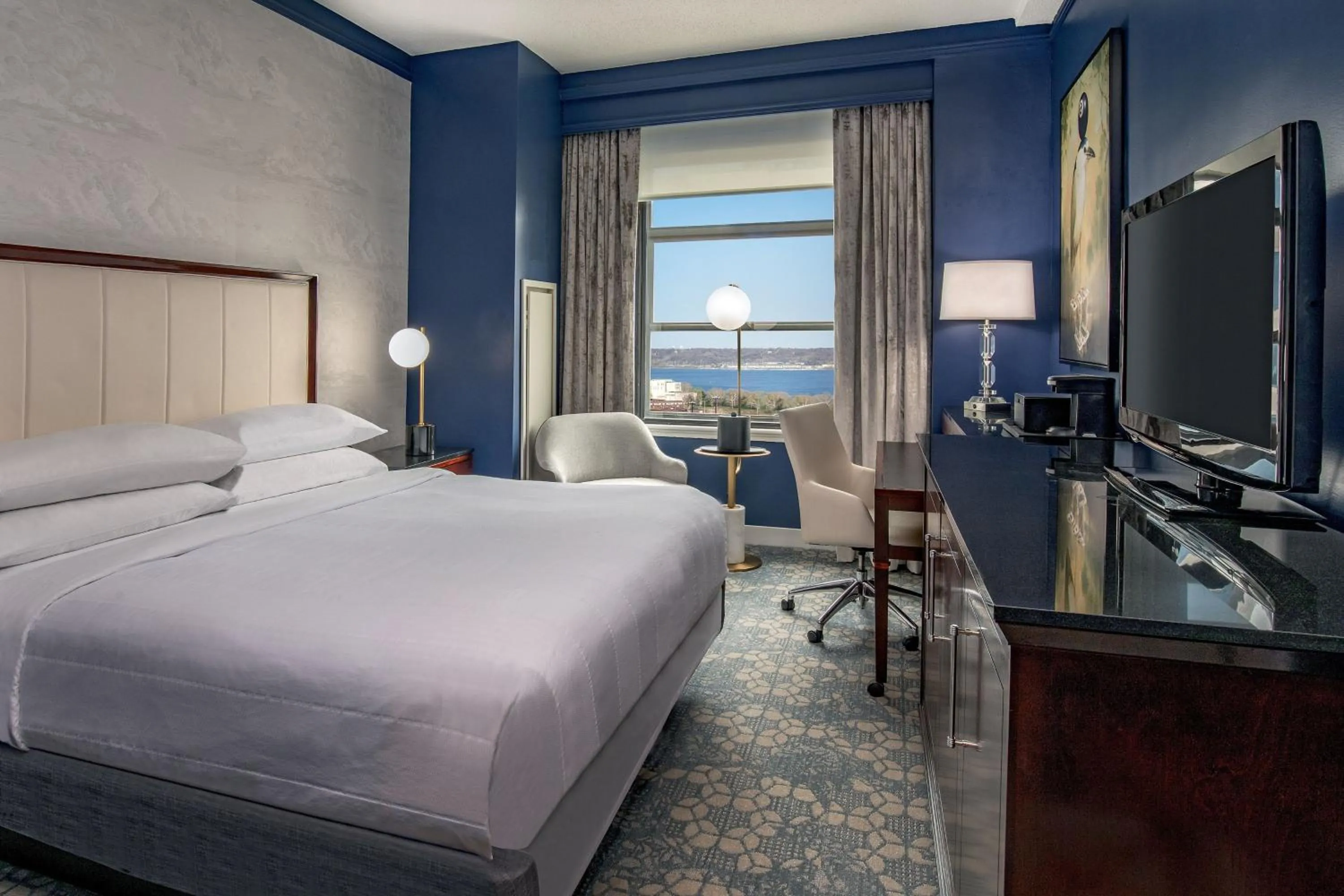 Photo of the whole room, Bed in Peoria Marriott Pere Marquette