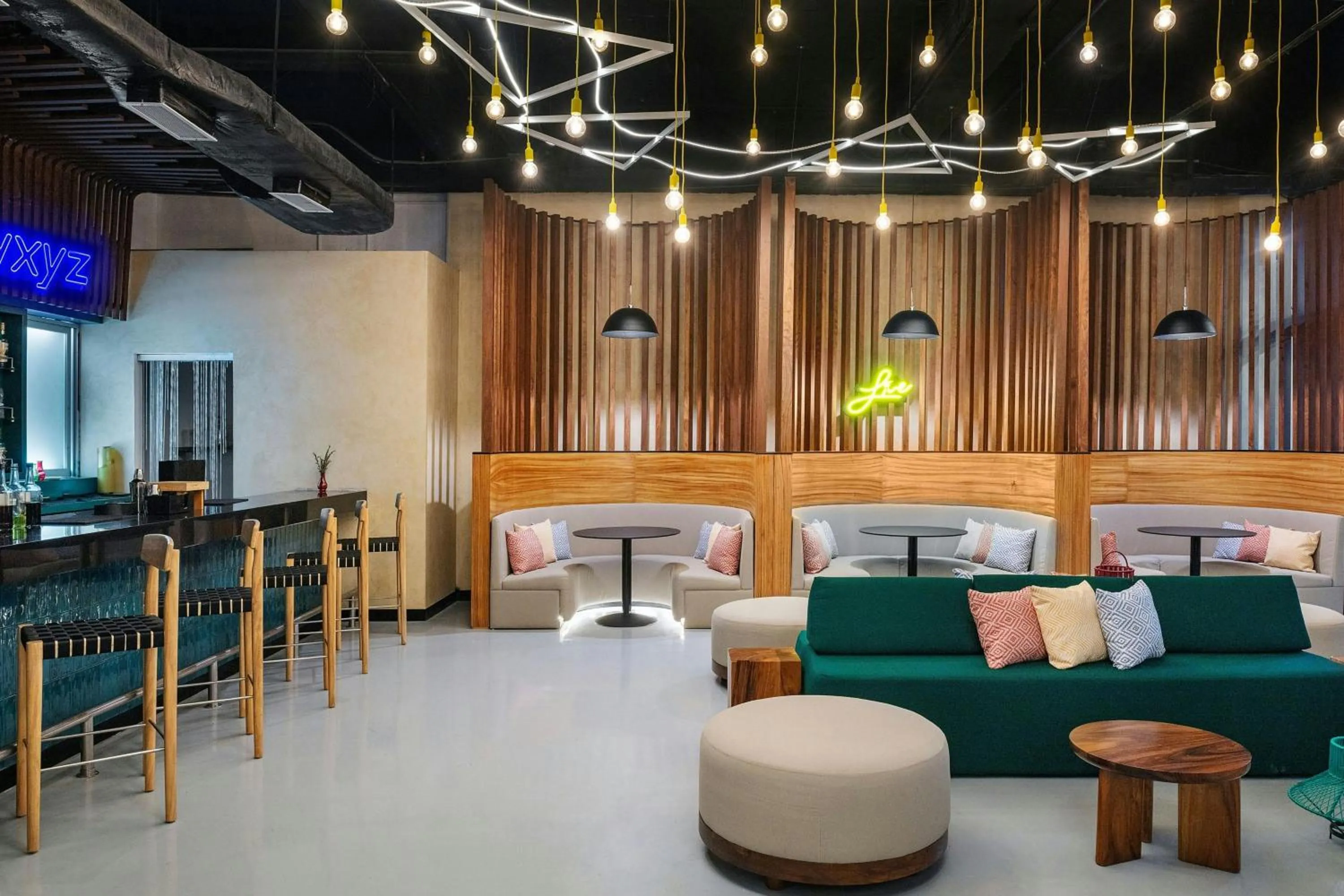 Lounge or bar in Aloft Cancun