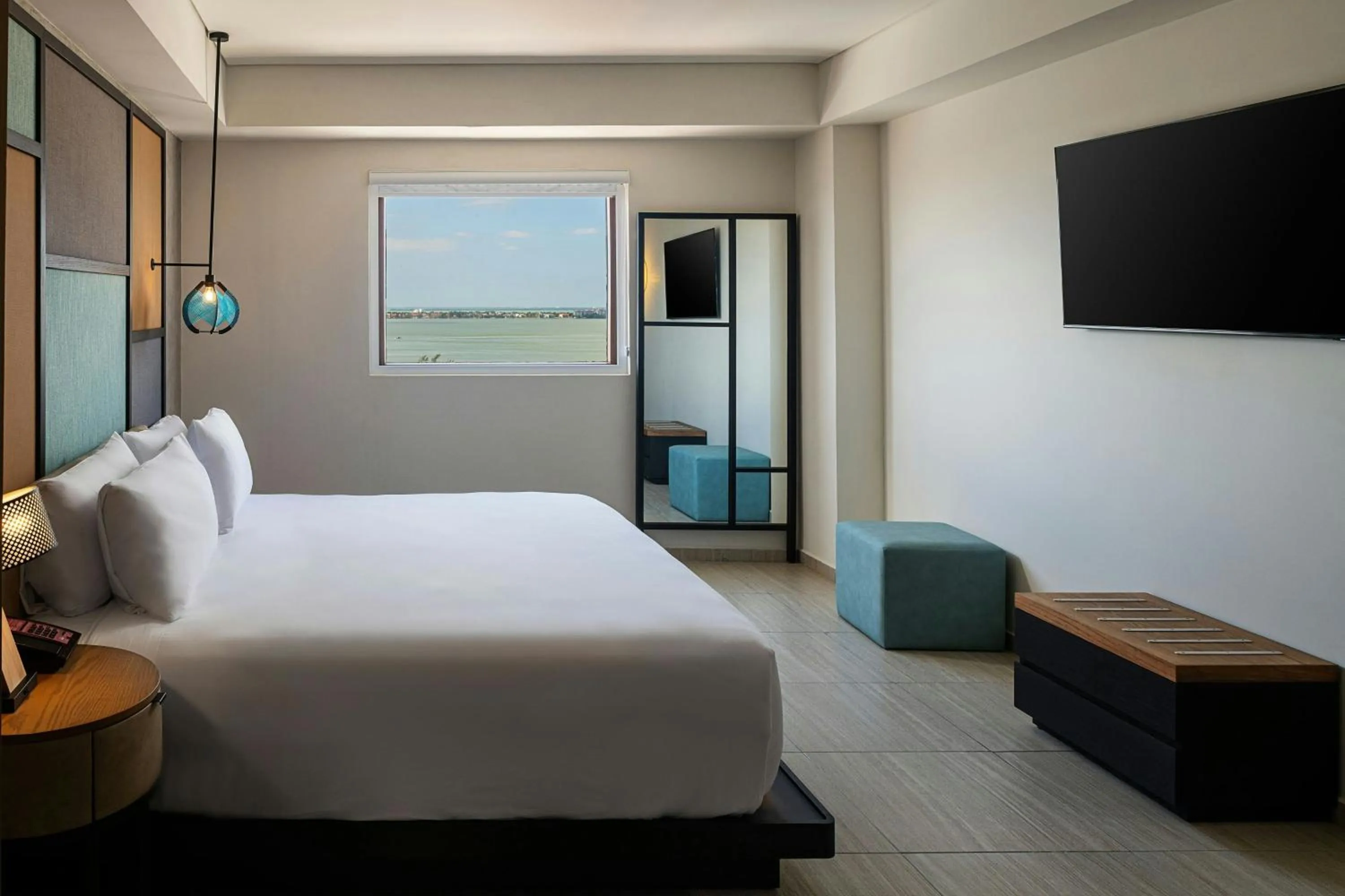 Bedroom, Bed in Aloft Cancun