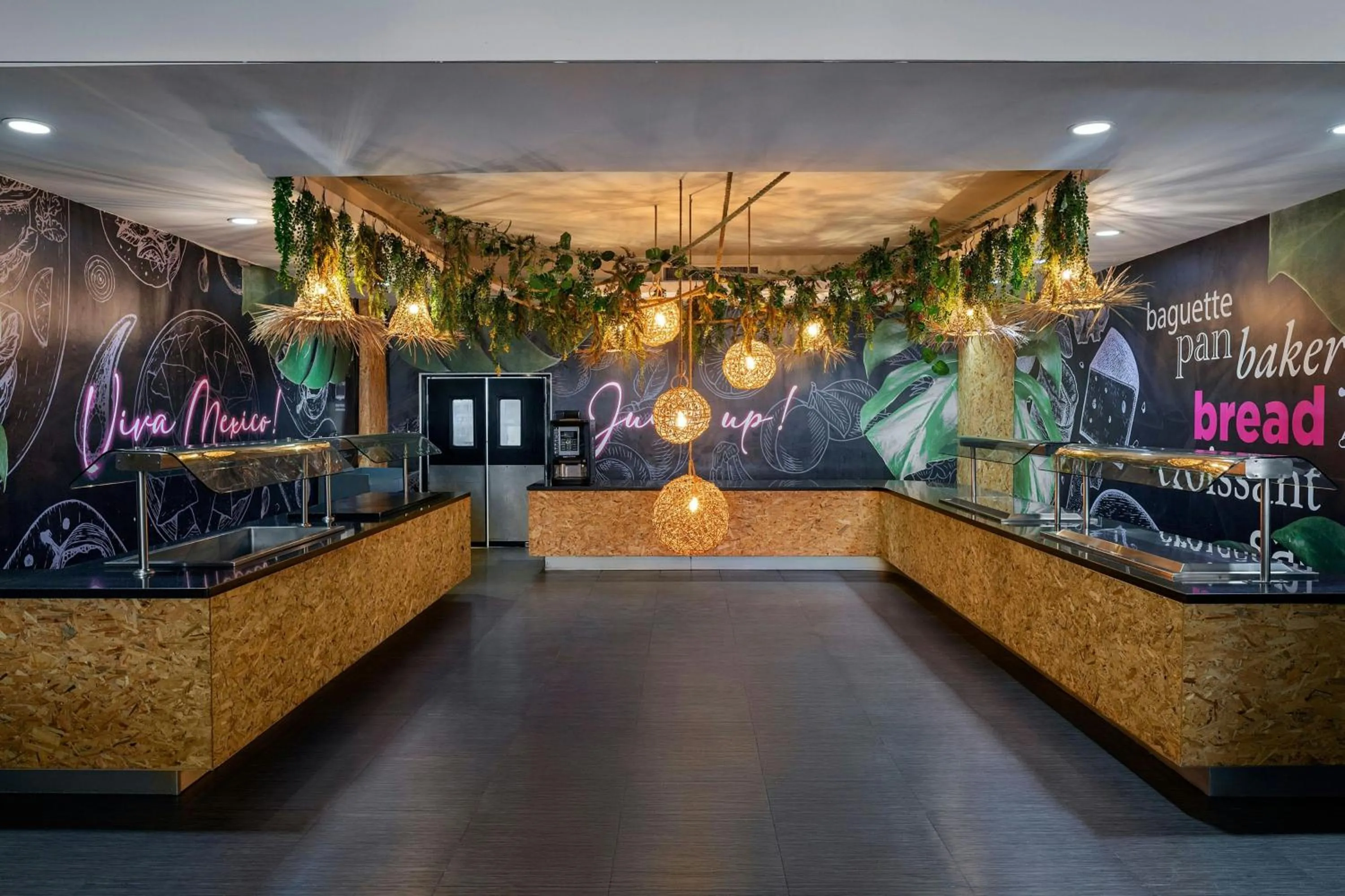 Restaurant/places to eat in Aloft Cancun