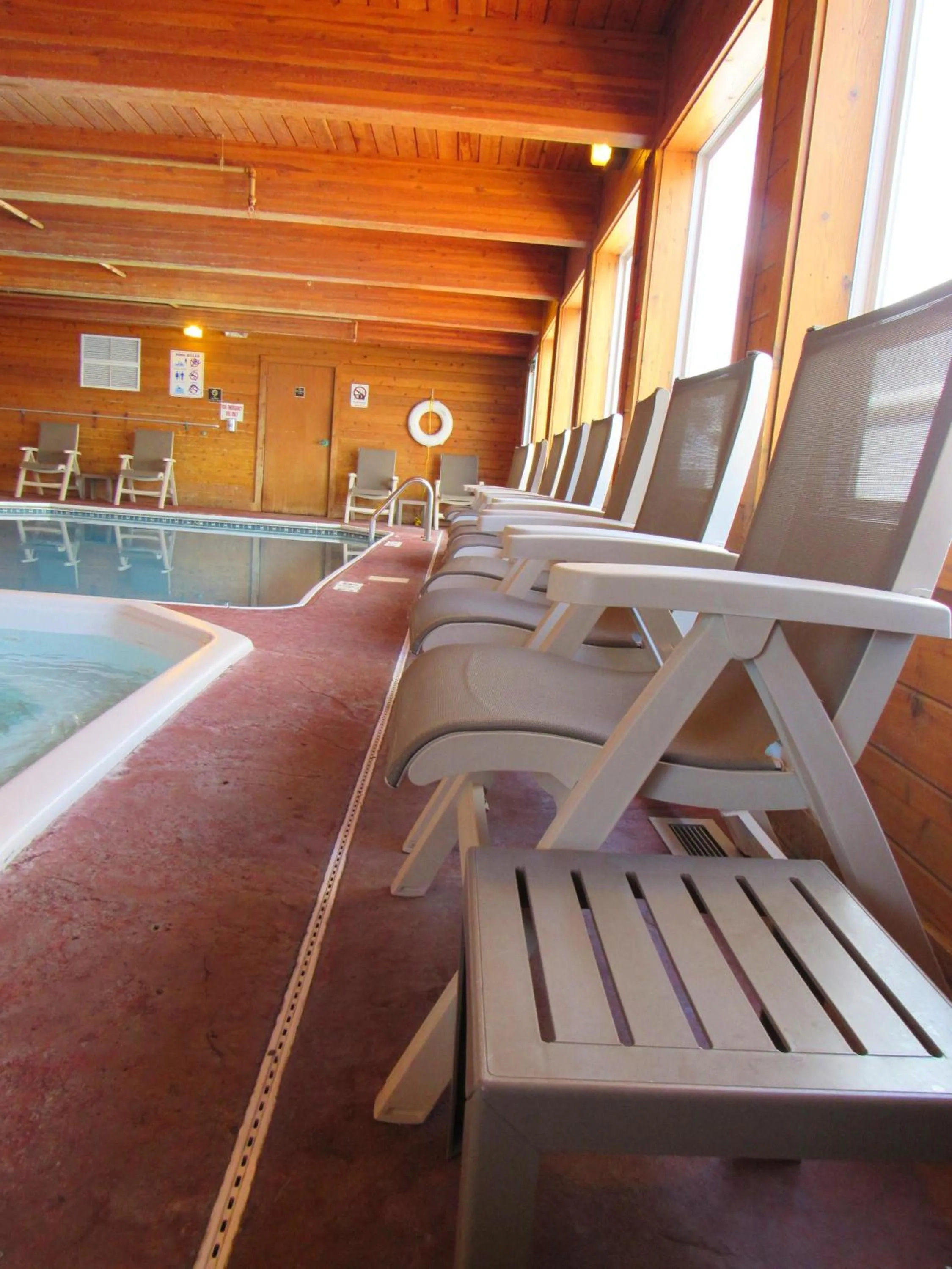 Swimming pool in Red Roof Inn Fargo - I-94/Medical Center
