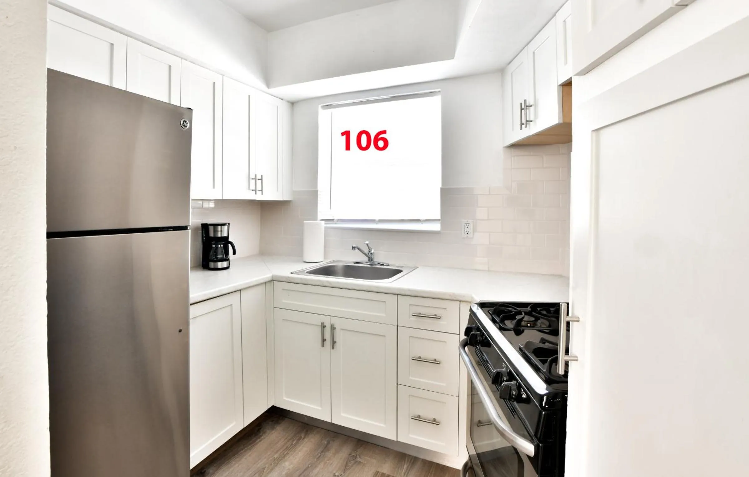 Coffee/tea facilities in Broadwaysuites Downtown By RocketStay