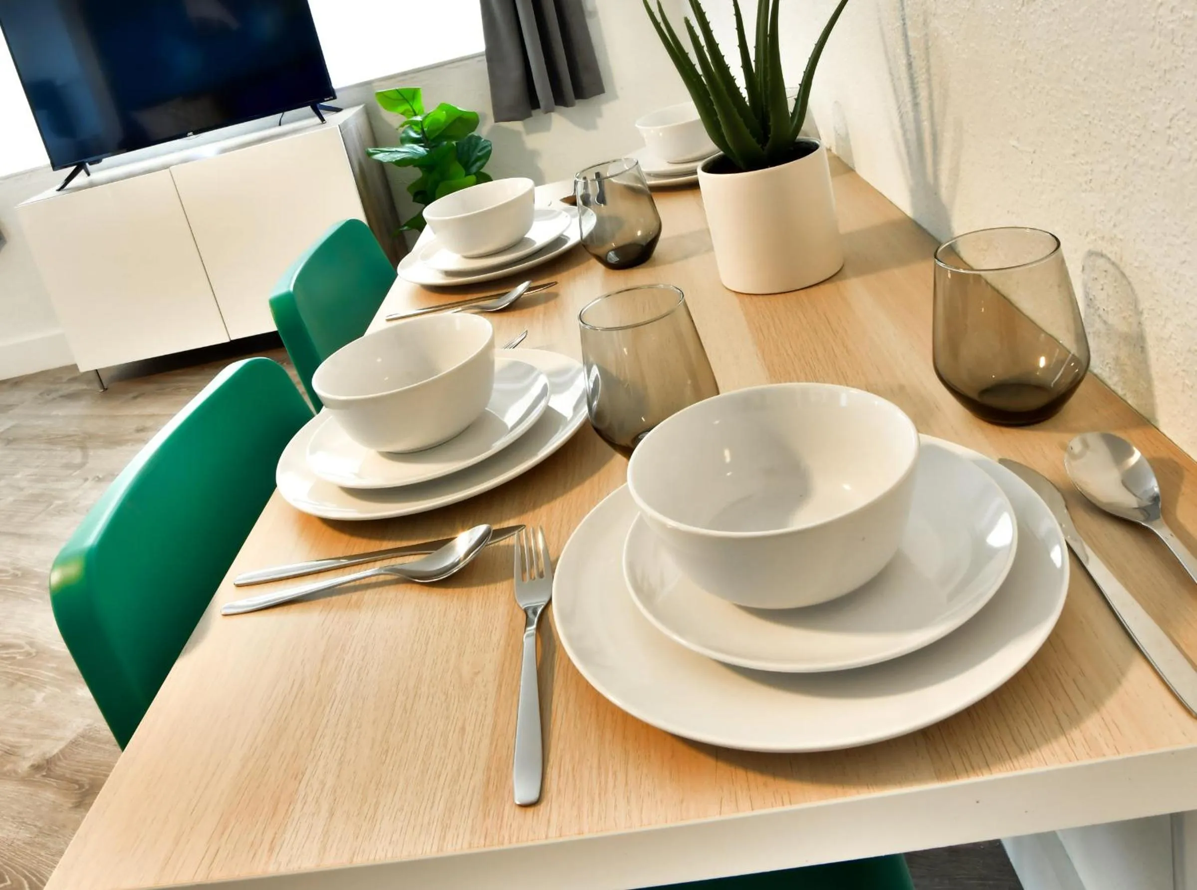 Seating area in Broadwaysuites Downtown By RocketStay