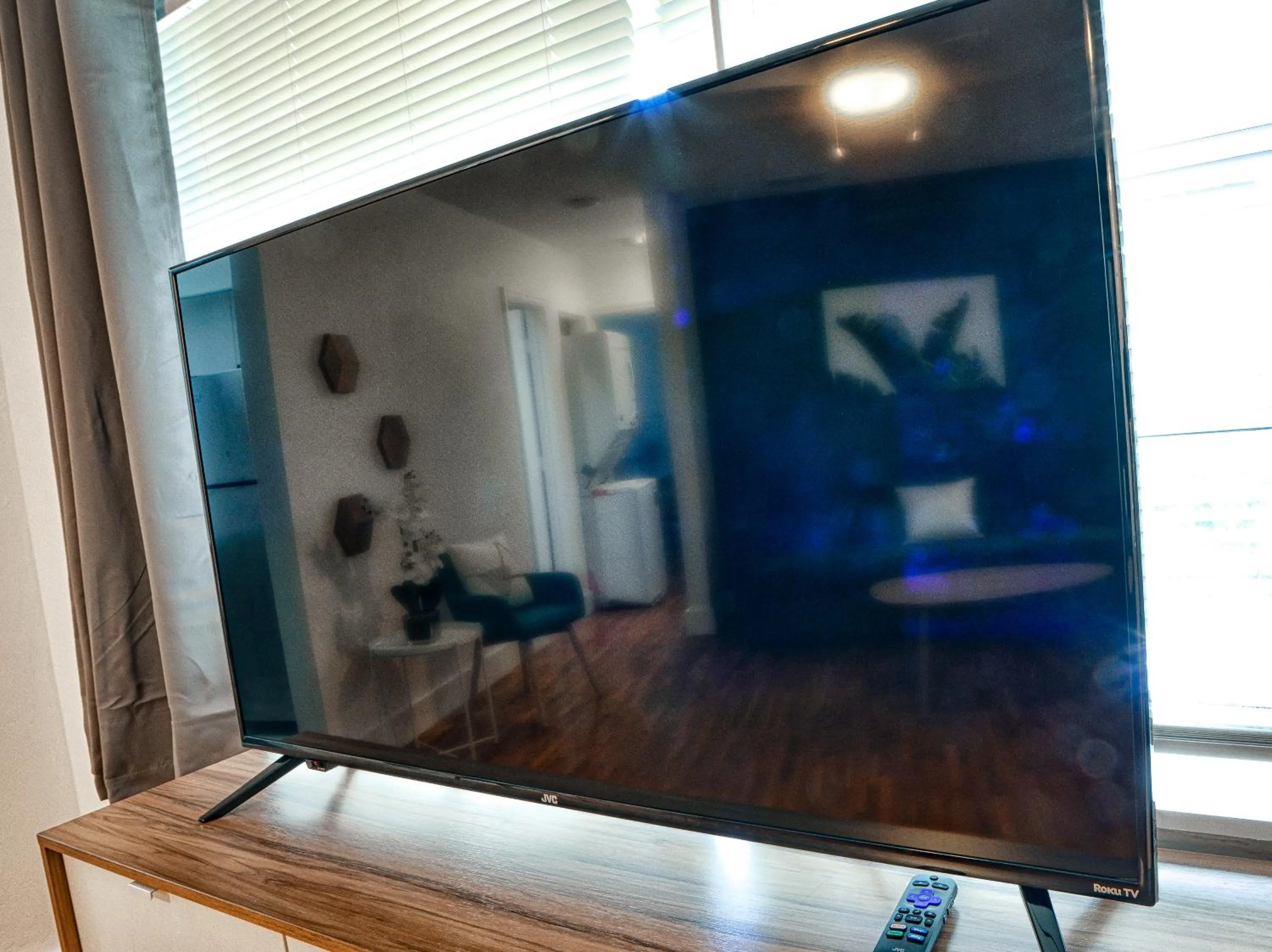 TV and multimedia in Broadwaysuites Downtown By RocketStay