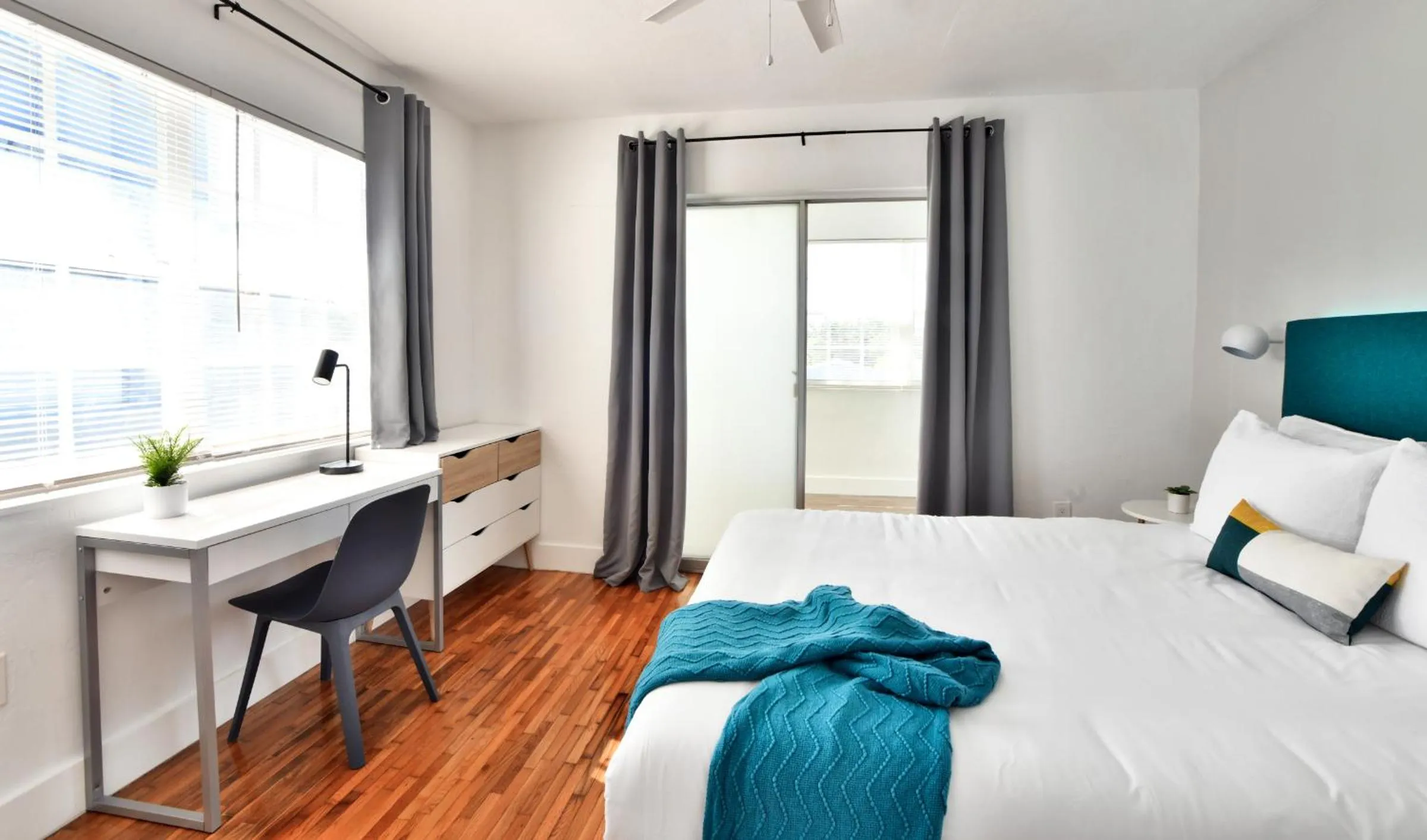 Bed in Broadwaysuites Downtown By RocketStay