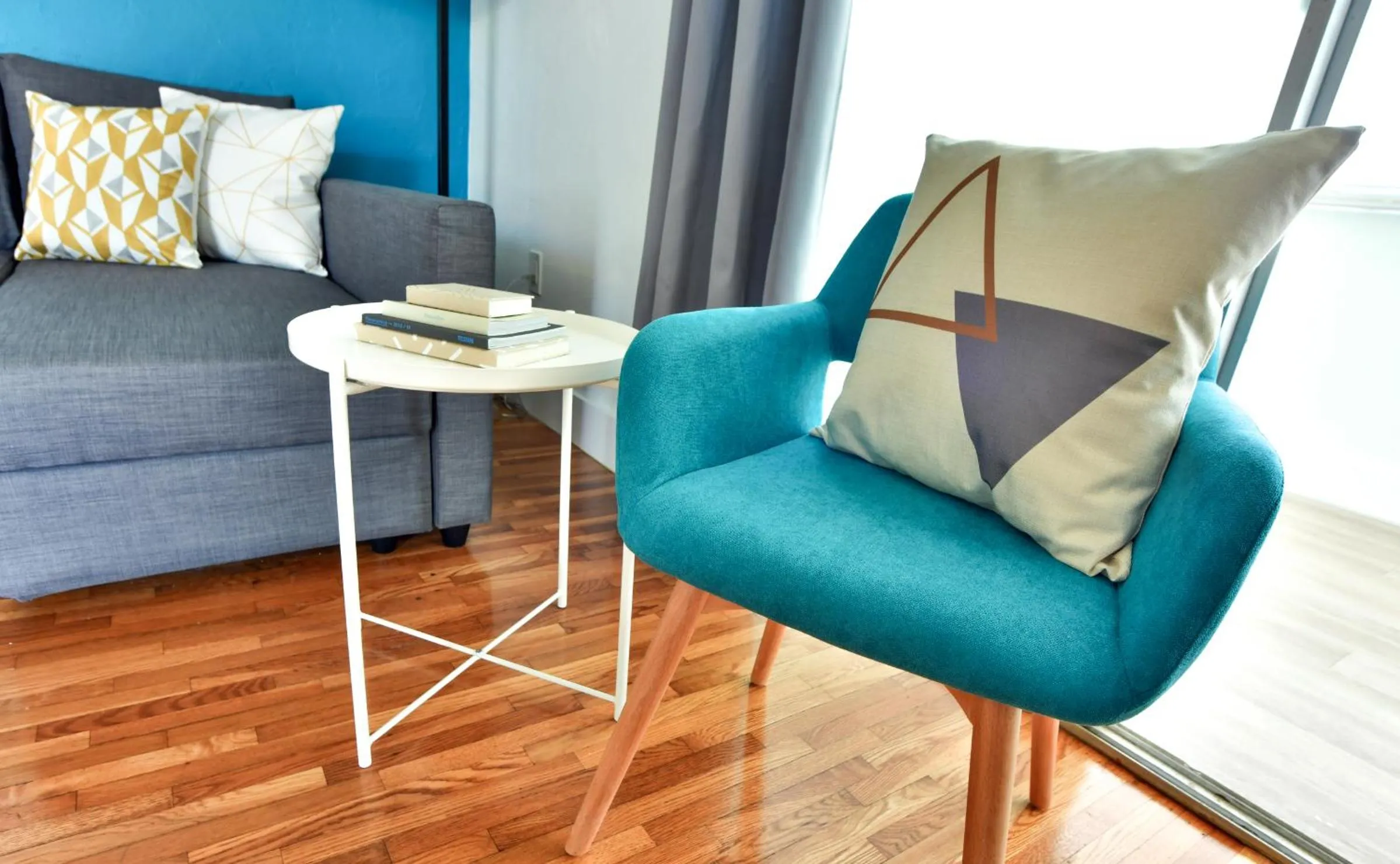 Living room in Broadwaysuites Downtown By RocketStay