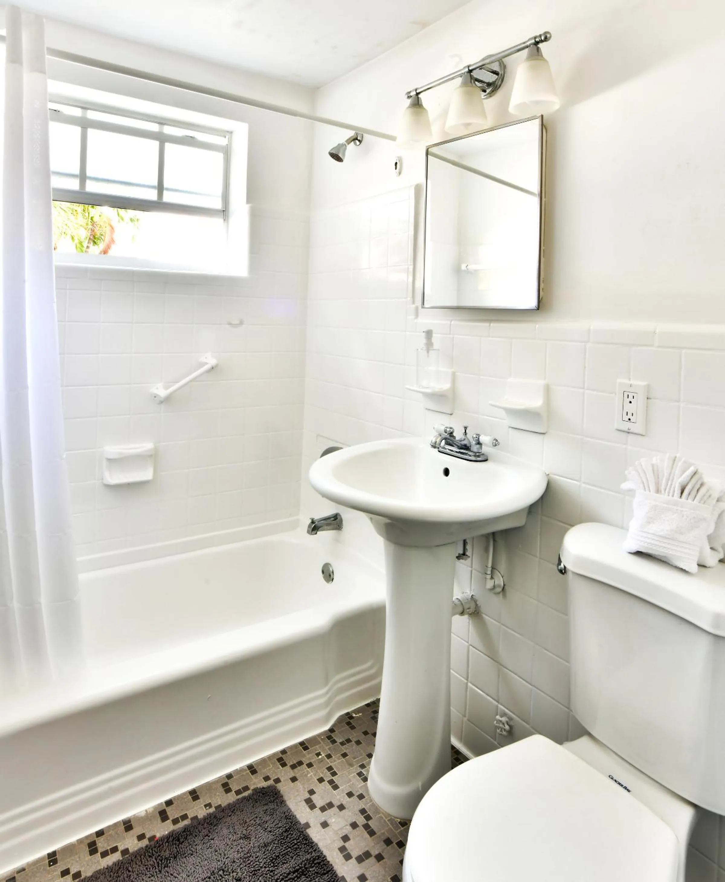 Toilet in Broadwaysuites Downtown By RocketStay