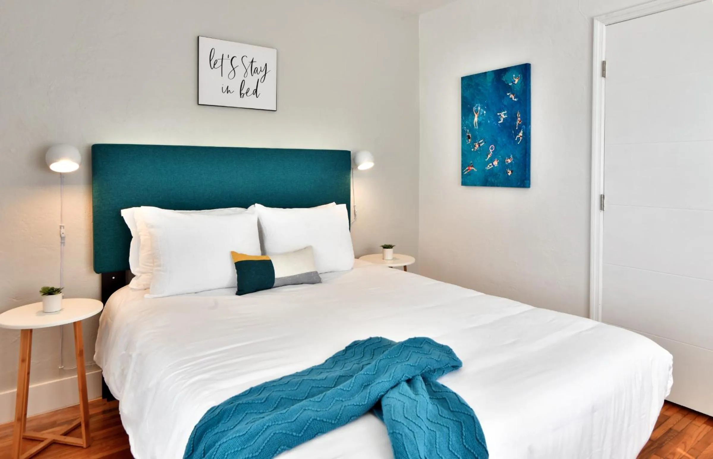 Bed in Broadwaysuites Downtown By RocketStay