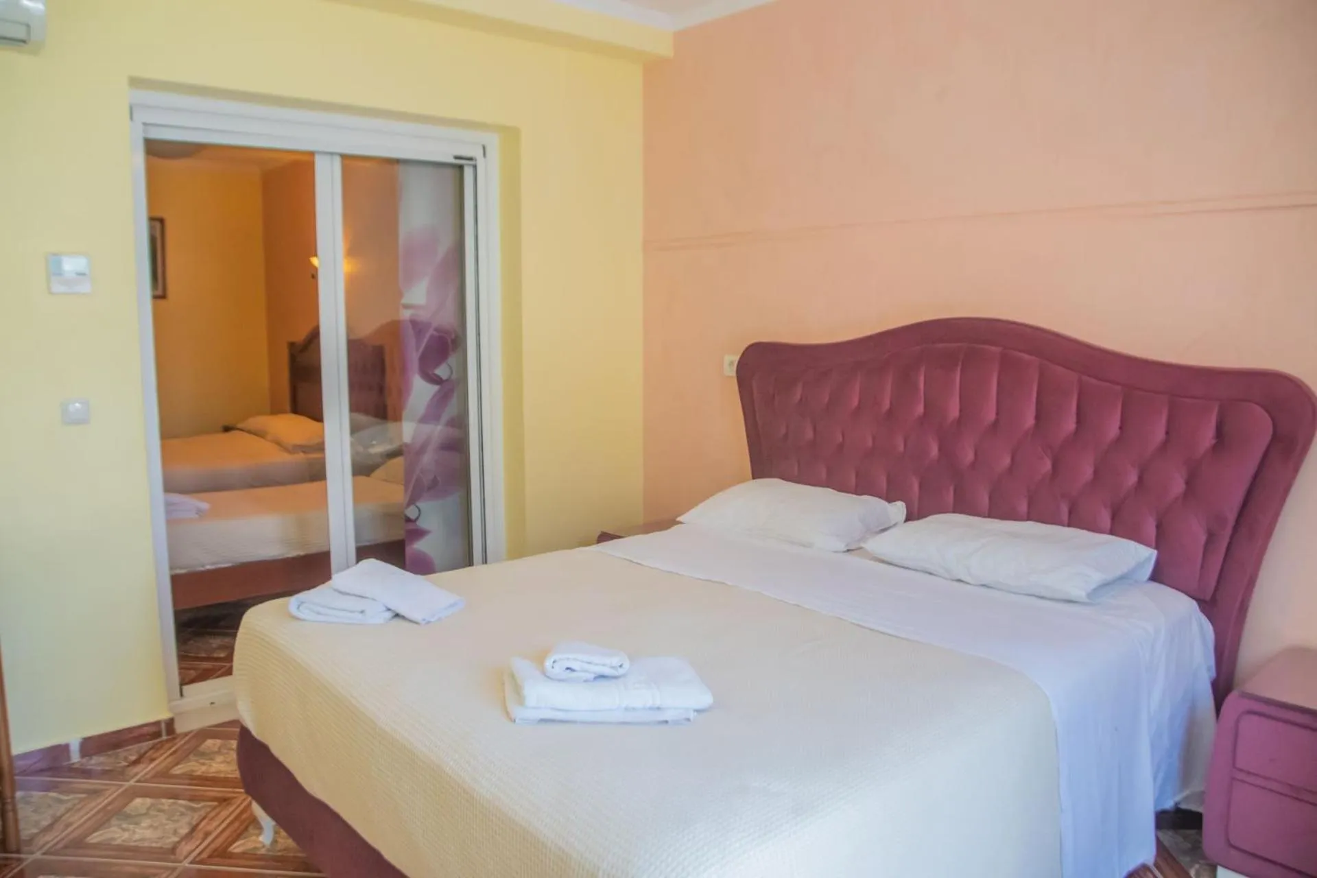 Bed in Hotel Astoria