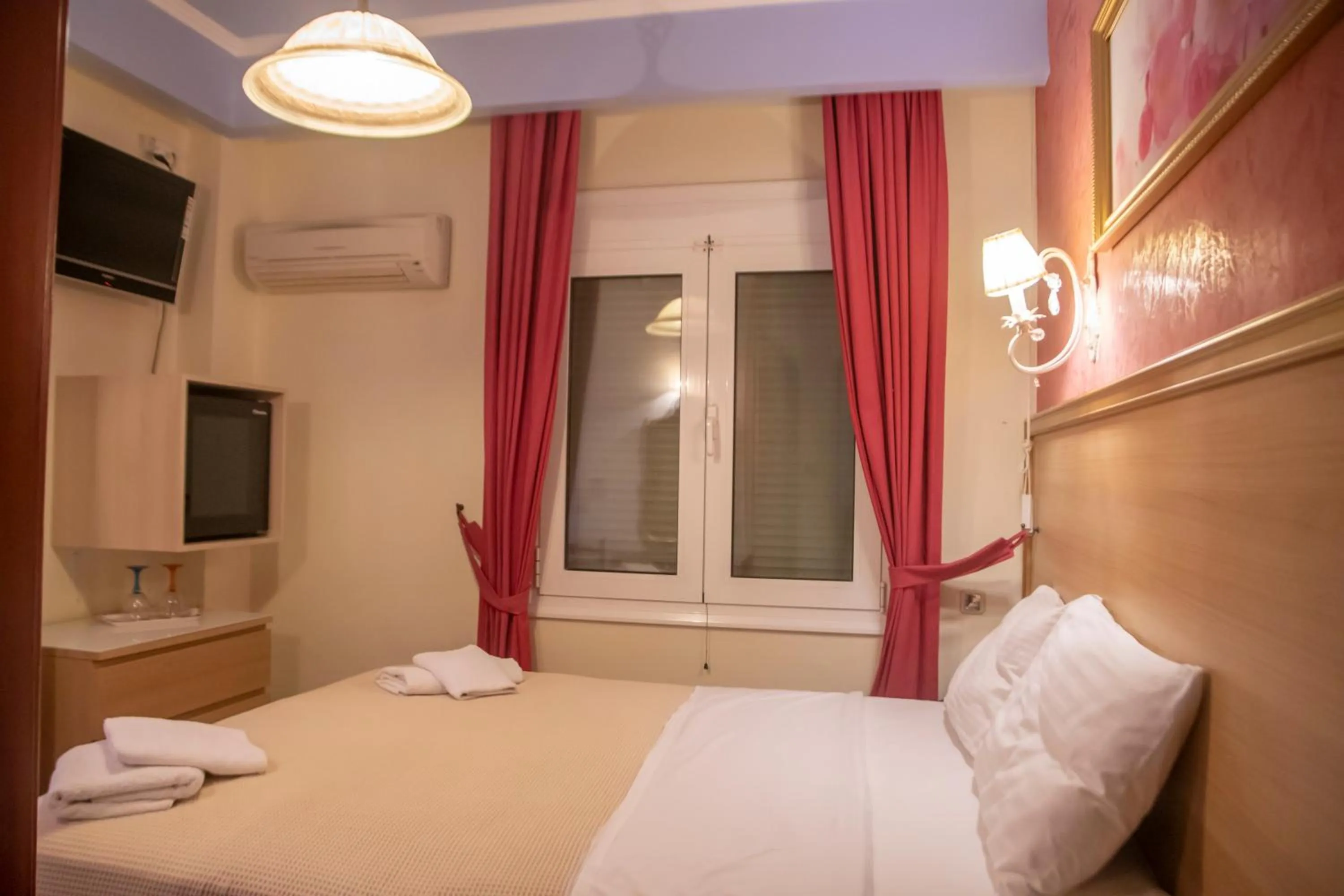 Bed in Hotel Astoria