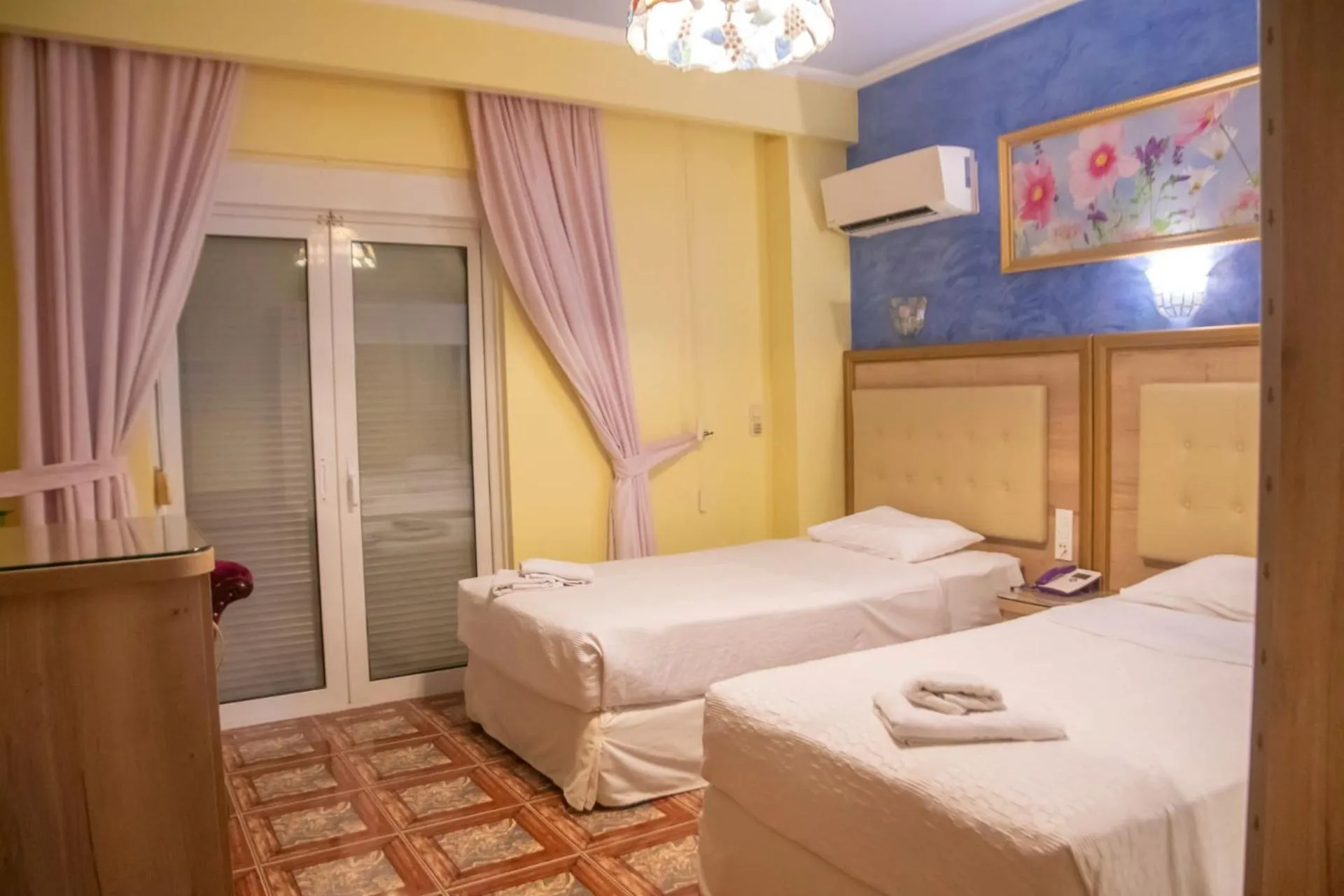 Bed in Hotel Astoria