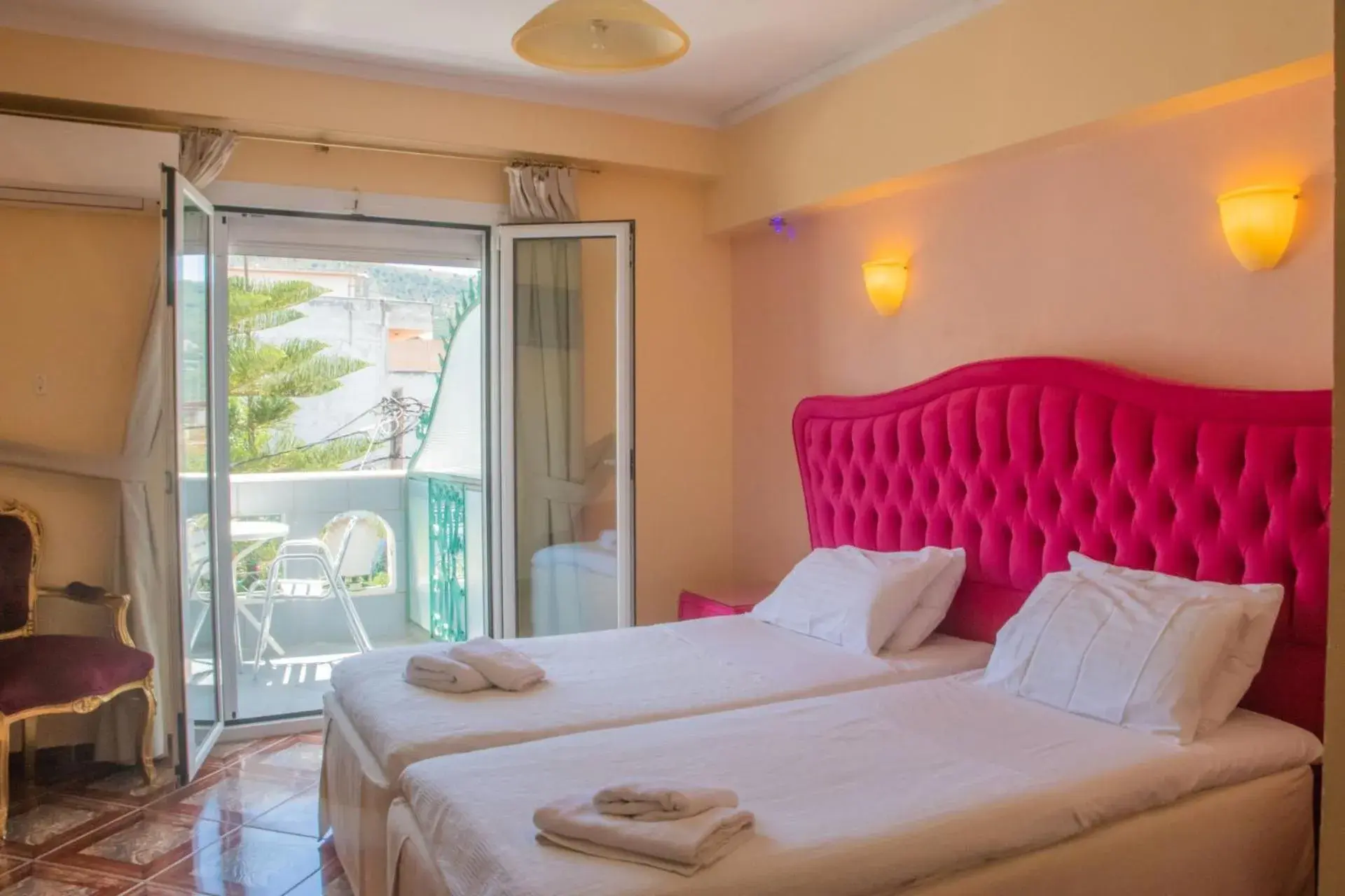 Deluxe Twin Room in Hotel Astoria Deluxe Twin Room in Hotel Astoria