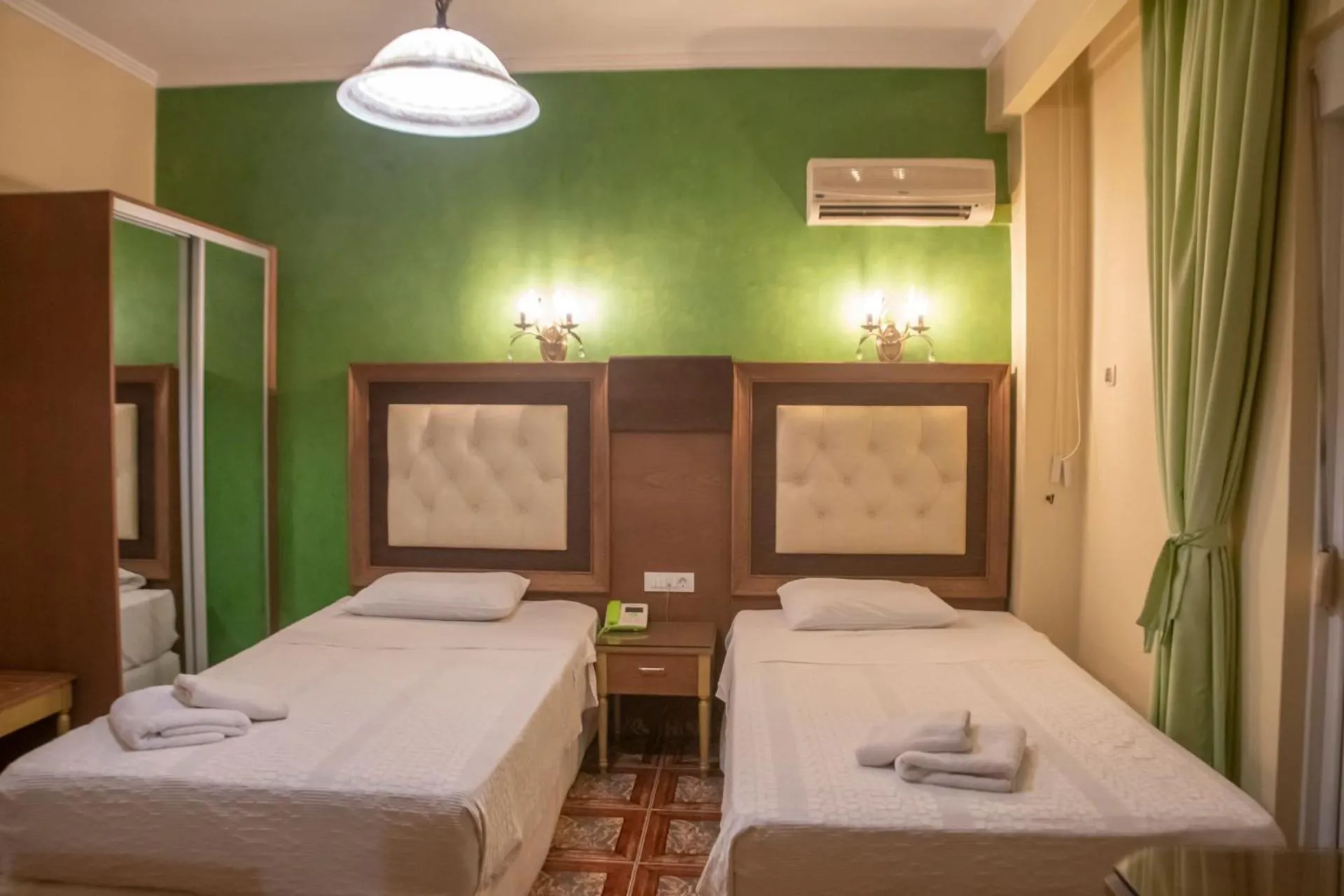 Bed in Hotel Astoria