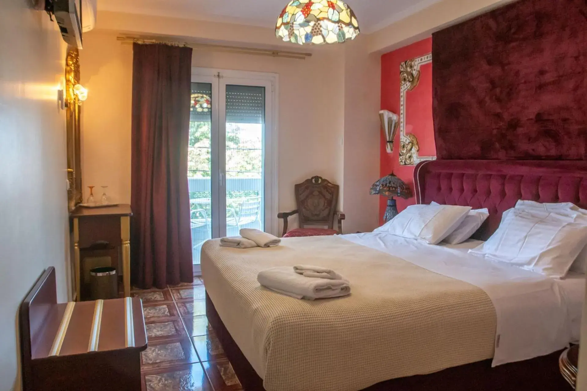 Queen Room with Balcony in Hotel Astoria Queen Room with Balcony in Hotel Astoria