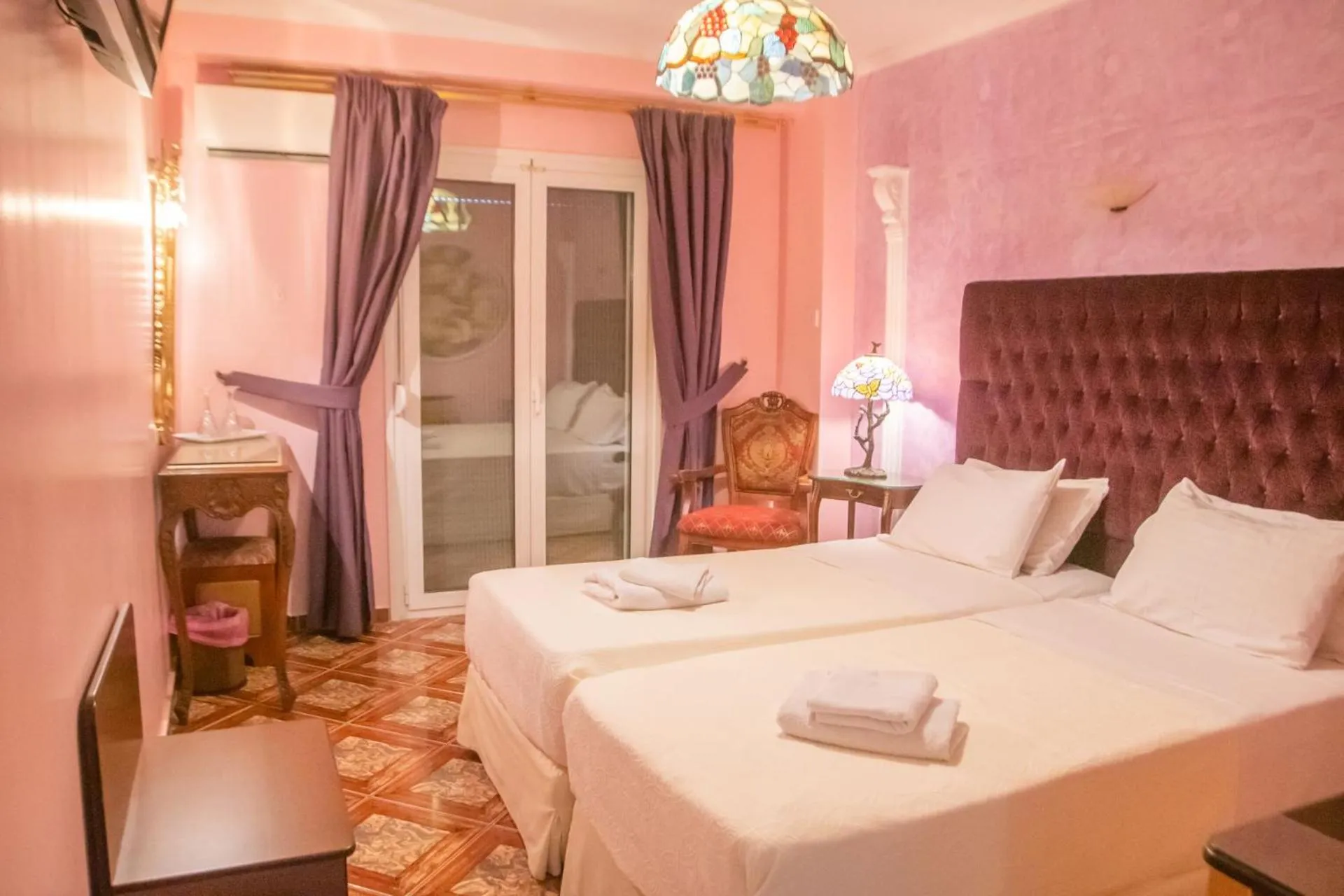 Bed in Hotel Astoria