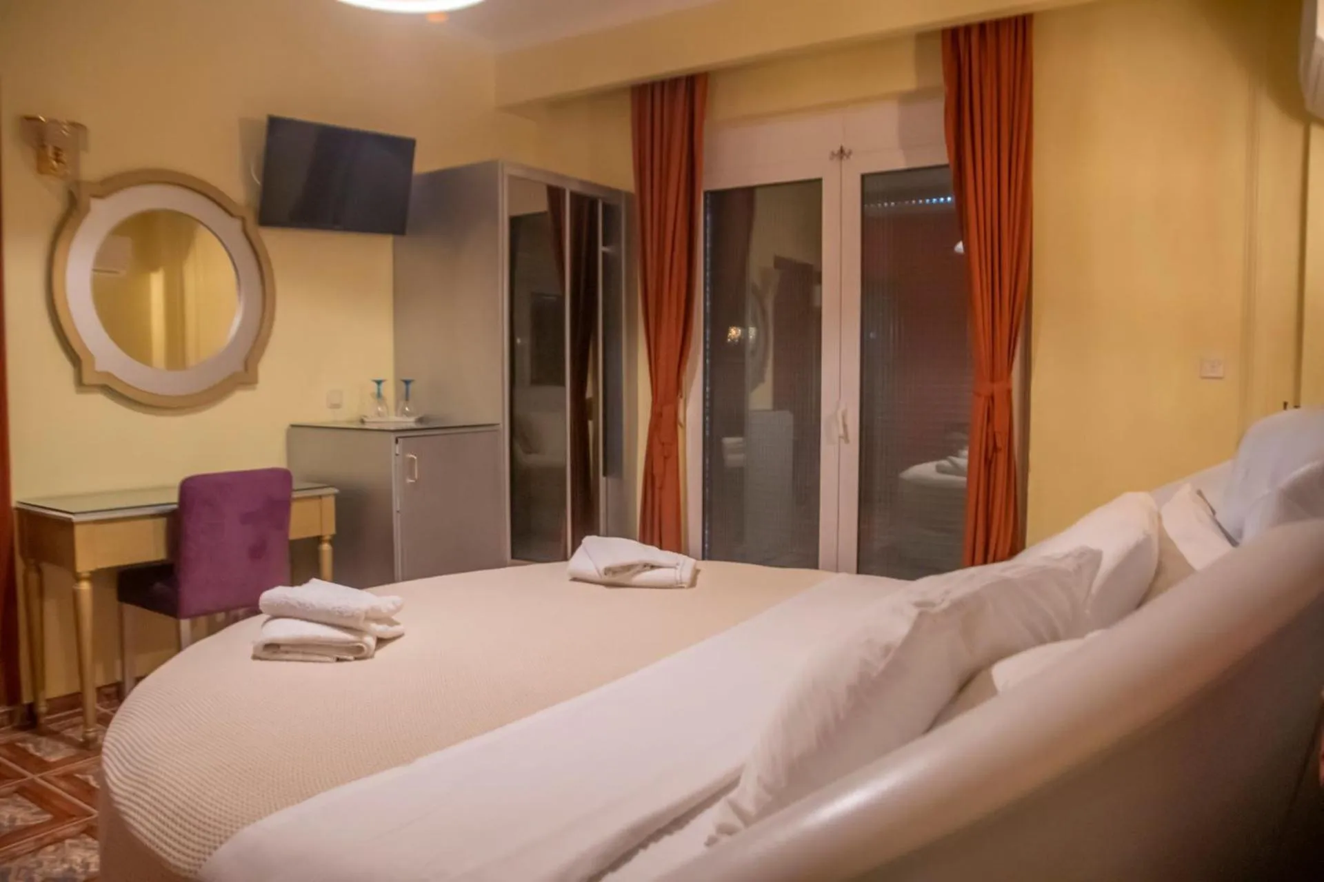 Bed in Hotel Astoria