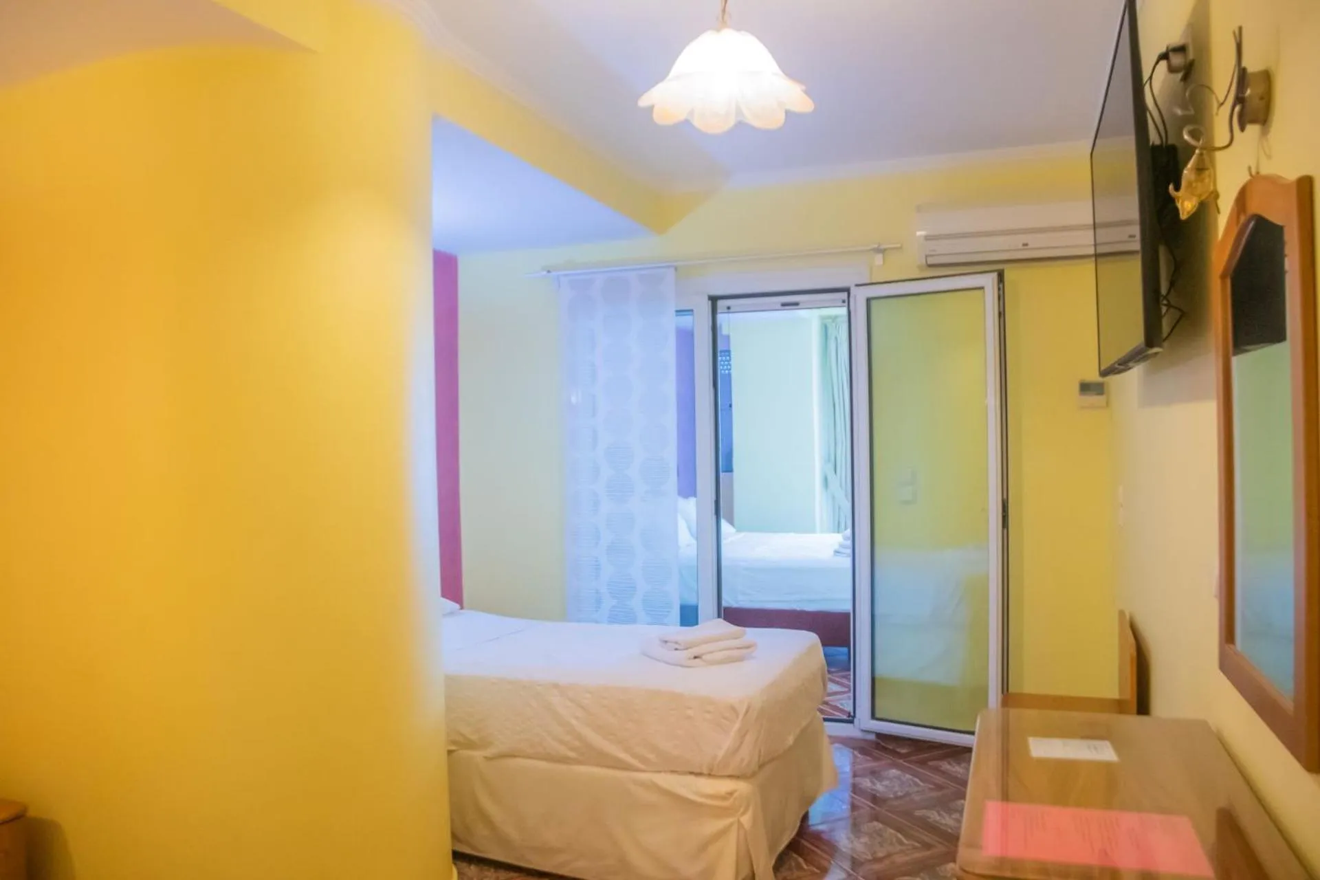 Bed in Hotel Astoria