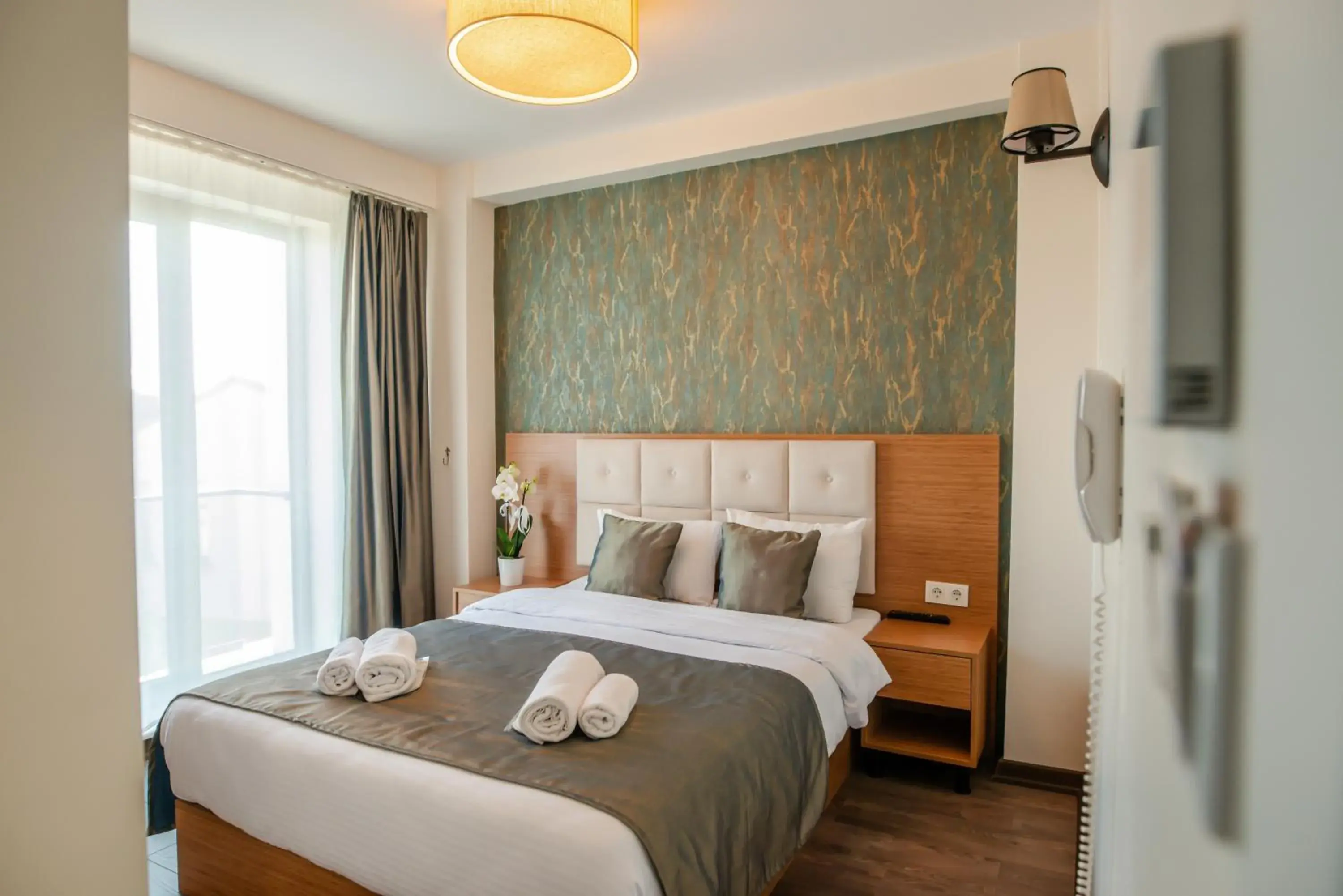 Deluxe Double Room with Sea View in The Camelot Hotel Deluxe Double Room with Sea View in The Camelot Hotel